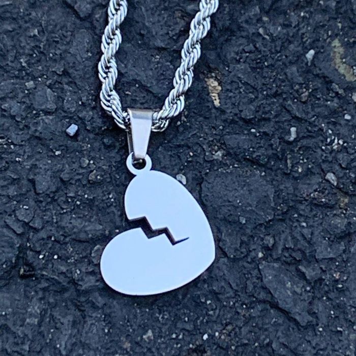 Streetwear Silver Broken Heart Pendant Rope Chain Cuban Chain Figaro