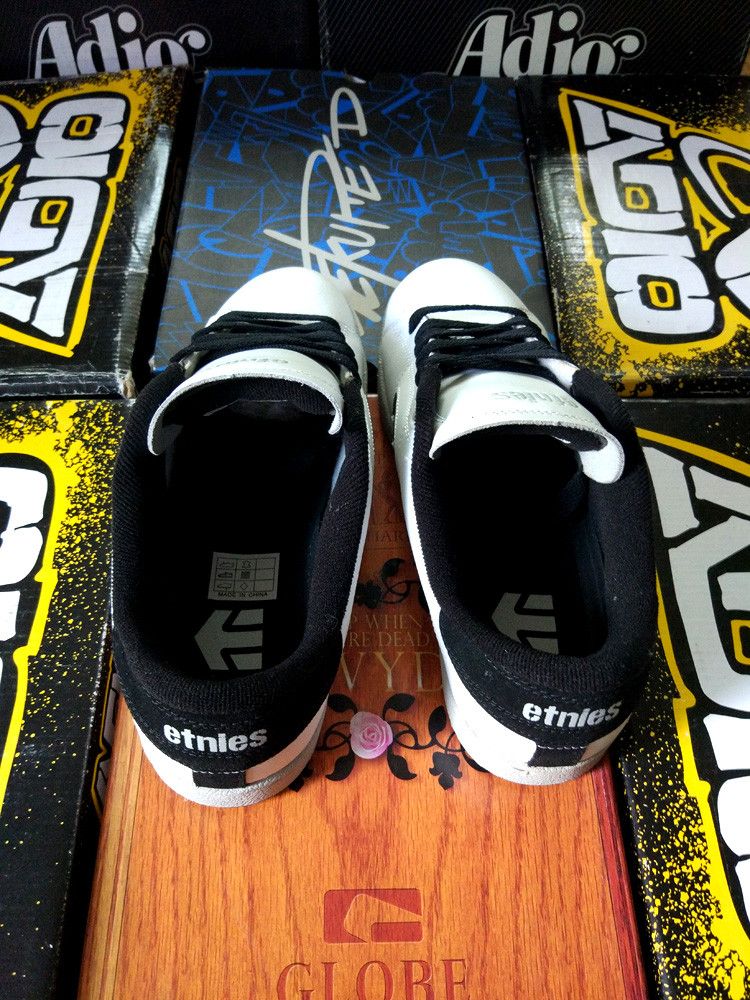 Etnies × Vintage Etnies Santiago - vintage model early 2000s Size US 9 / EU 42 - 5 Thumbnail
