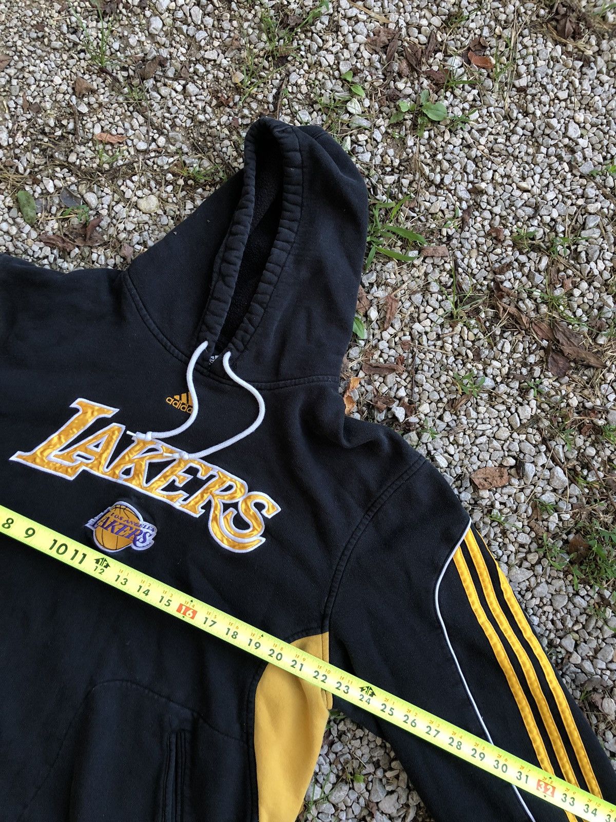 Adidas lakers sweatshirt hotsell