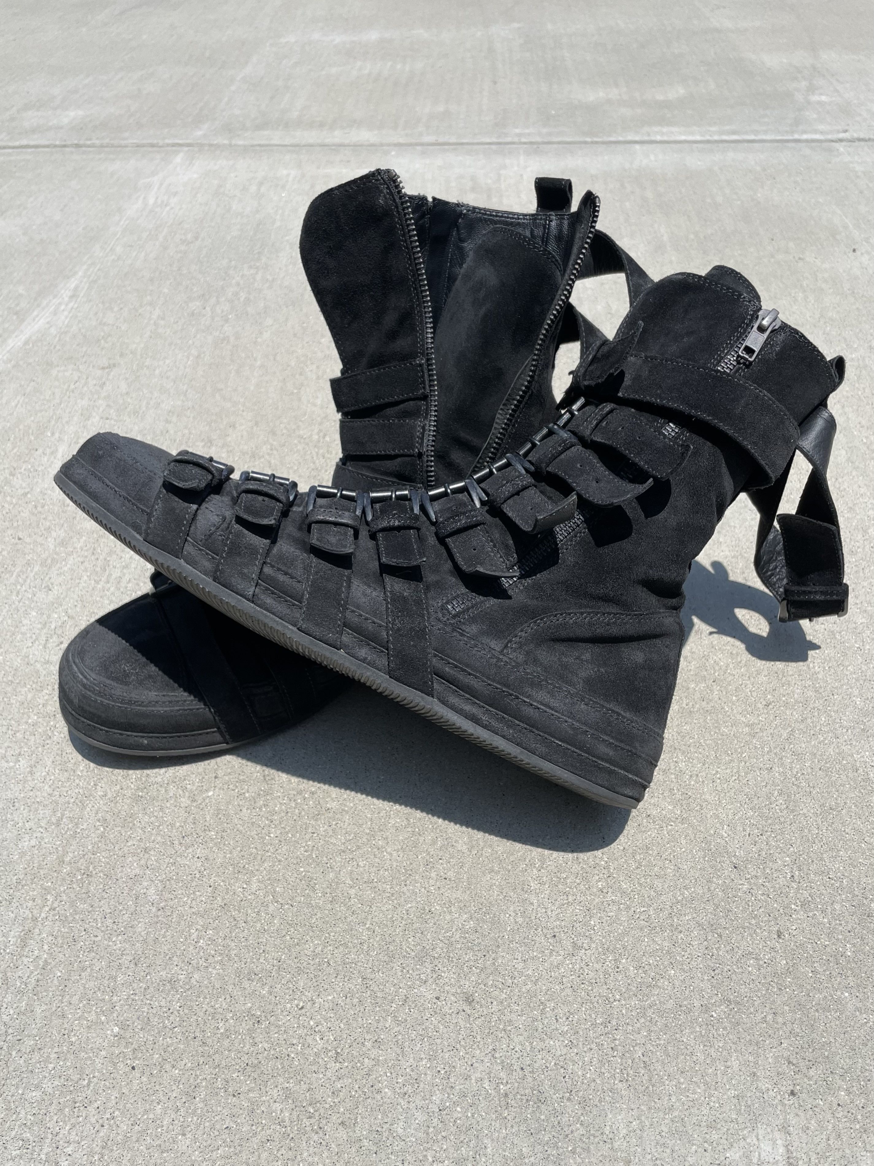 Suede Scamosciato Black Buckle Boots