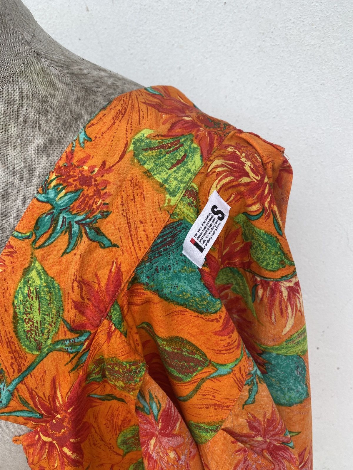 Vintage vibrant orange Hawaiian shirt, a vintage from Issey Miyake. Size US M / EU 48-50 / 2 - 9 Thumbnail
