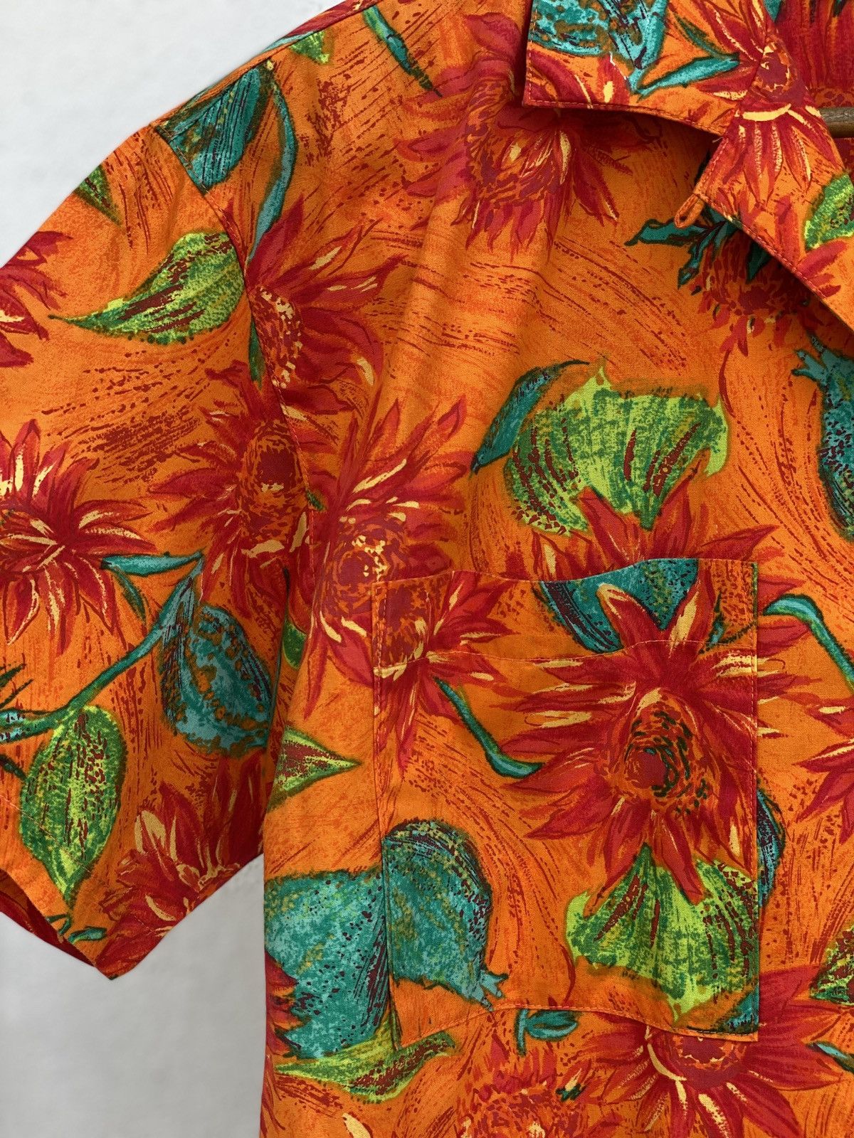 Vintage vibrant orange Hawaiian shirt, a vintage from Issey Miyake. Size US M / EU 48-50 / 2 - 4 Thumbnail