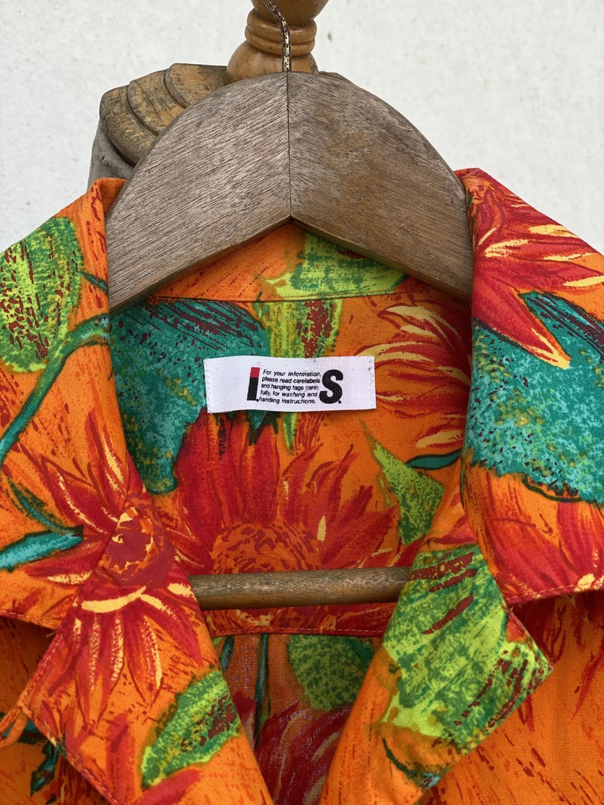 Vintage vibrant orange Hawaiian shirt, a vintage from Issey Miyake. Size US M / EU 48-50 / 2 - 3 Thumbnail