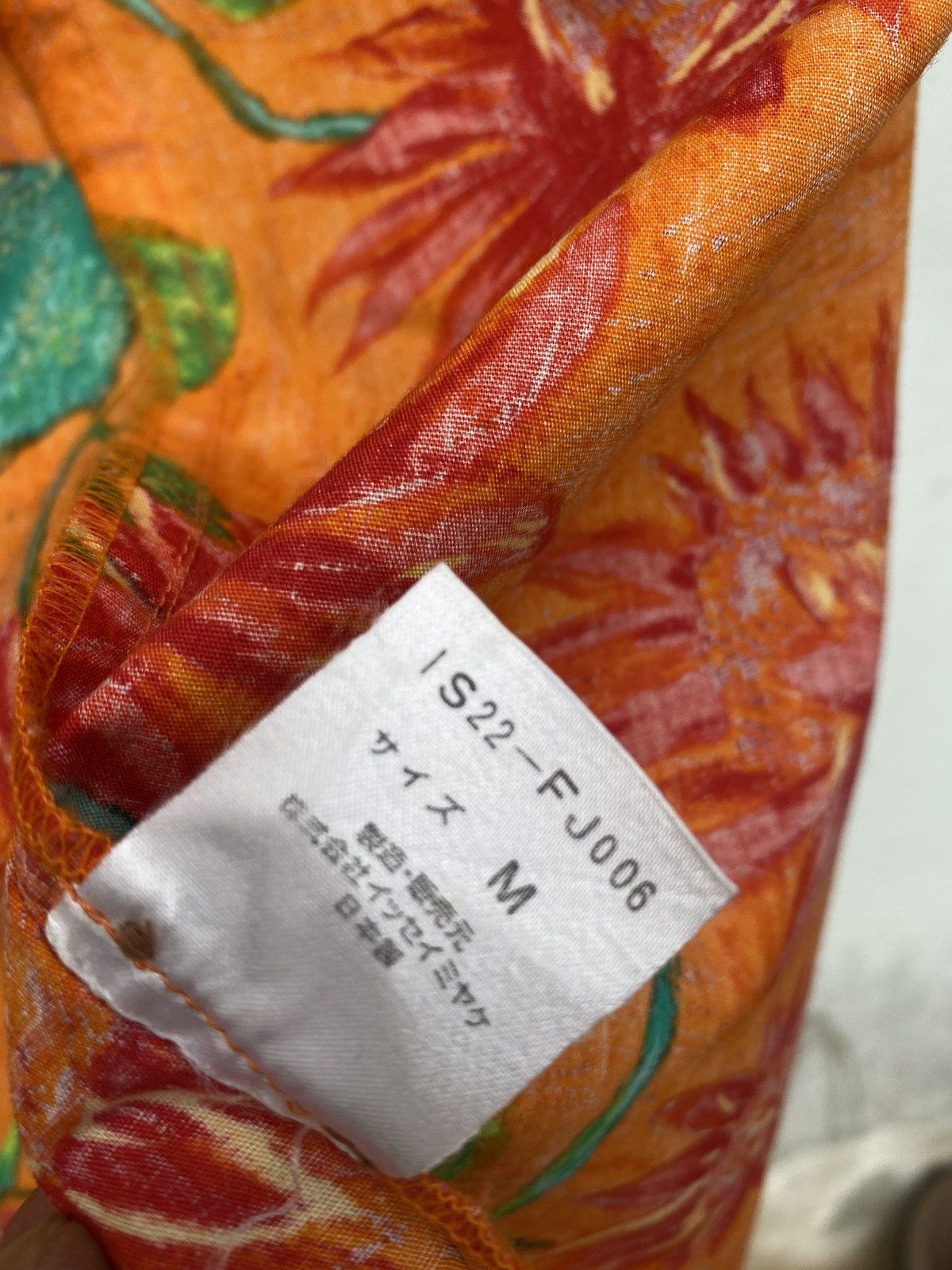 Vintage vibrant orange Hawaiian shirt, a vintage from Issey Miyake. Size US M / EU 48-50 / 2 - 8 Thumbnail