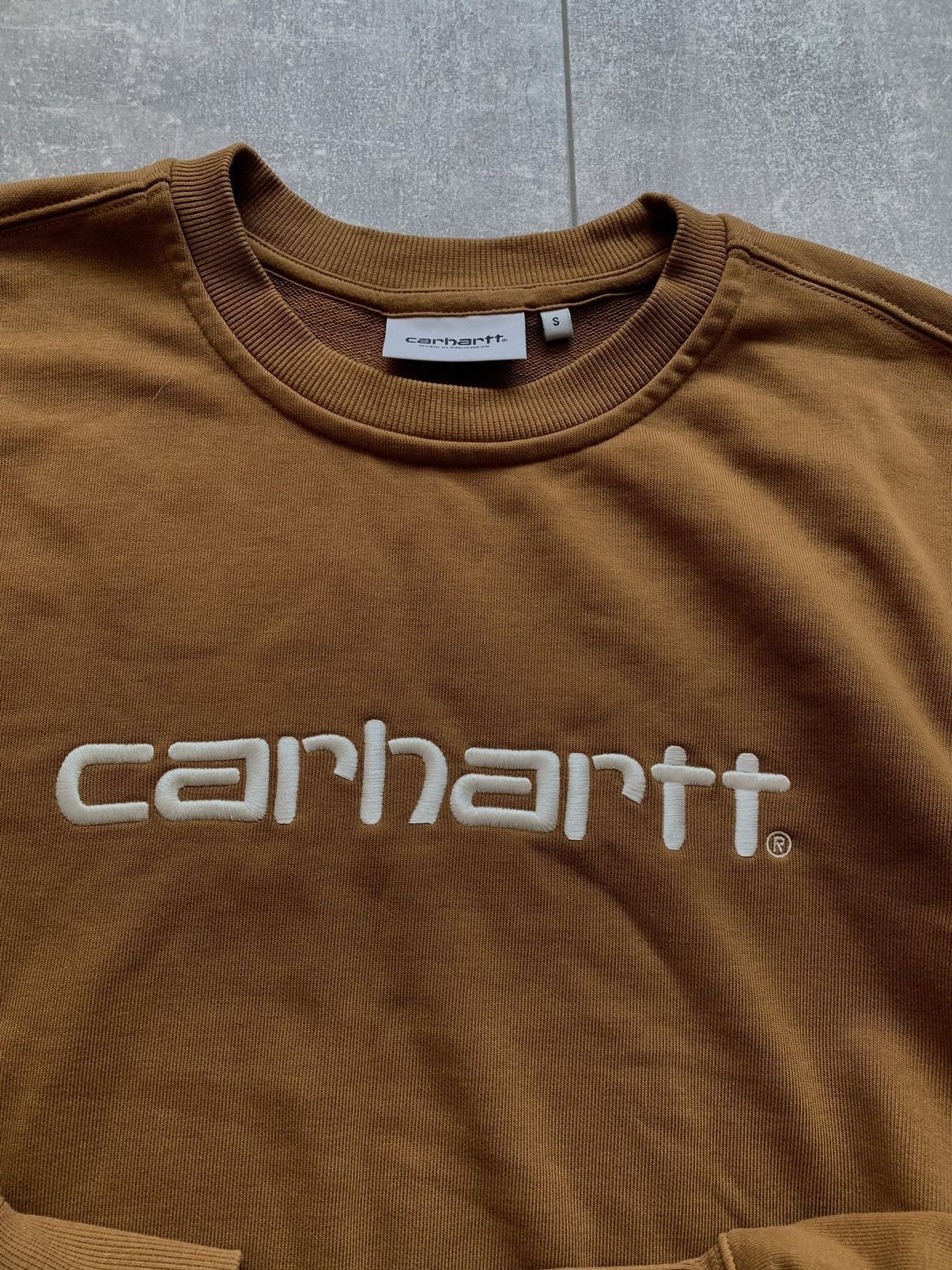 Carhartt × Carhartt Wip Carhartt wip logo sweatshirt spell out embroidered brown Size US S / EU 44-46 / 1 - 11 Thumbnail