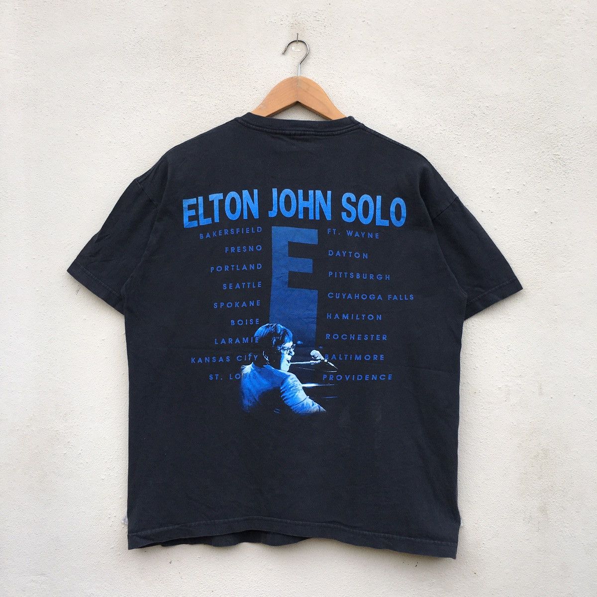 Band Tees × Vintage Vintage 90s ELTON JOHN SOLO SINGER T-Shirt Size US L / EU 52-54 / 3 - 7 Thumbnail