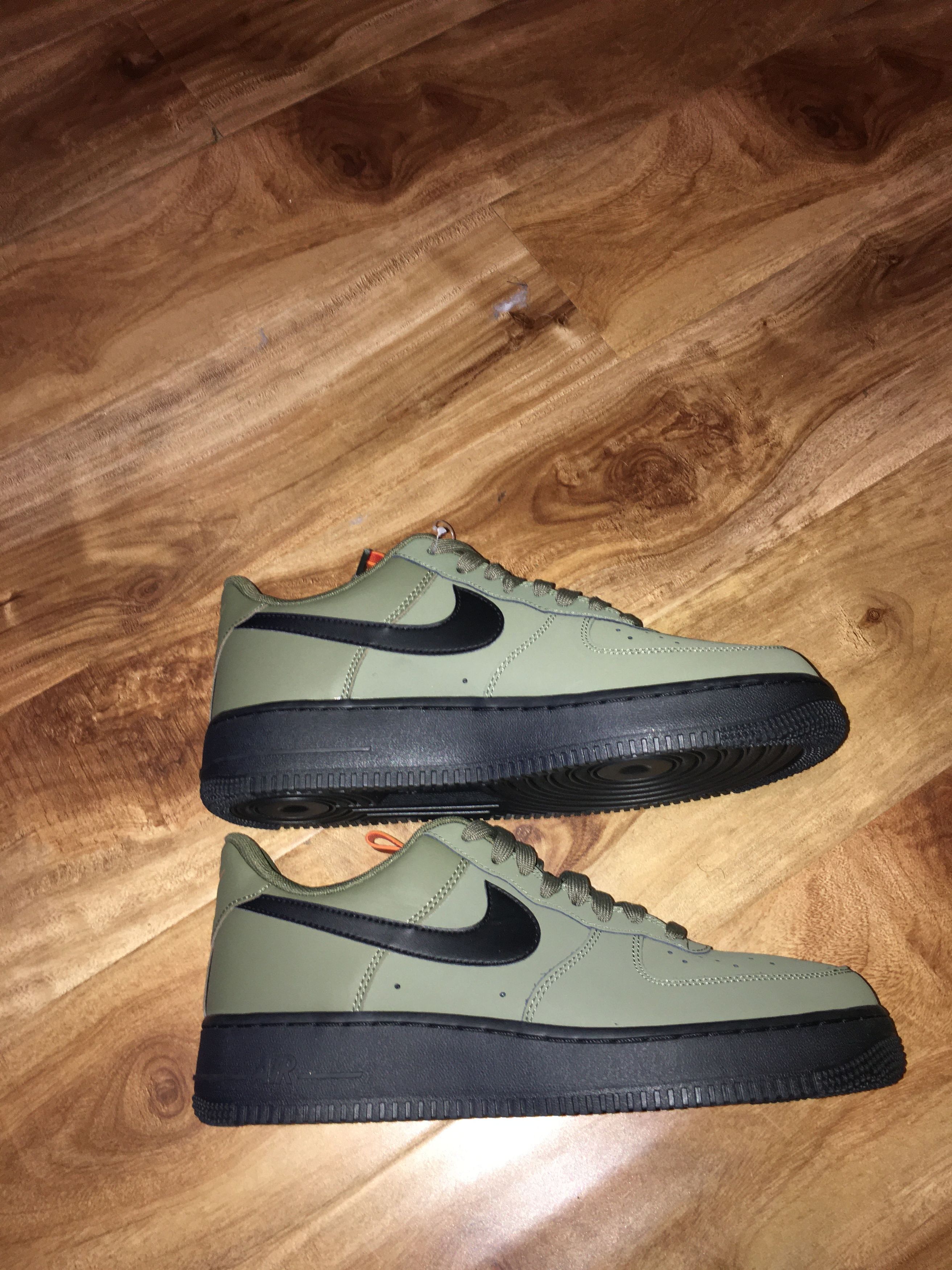 Nike NIKE AIR FORCE 1 LOW "MEDIUM OLIVE" Size US 9 / EU 42 - 5 Thumbnail