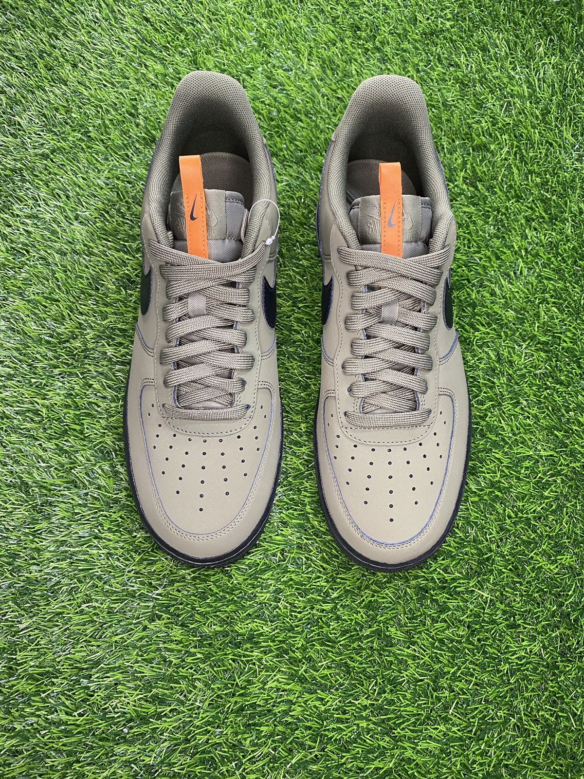 Nike NIKE AIR FORCE 1 LOW "MEDIUM OLIVE" Size US 9 / EU 42 - 2 Thumbnail