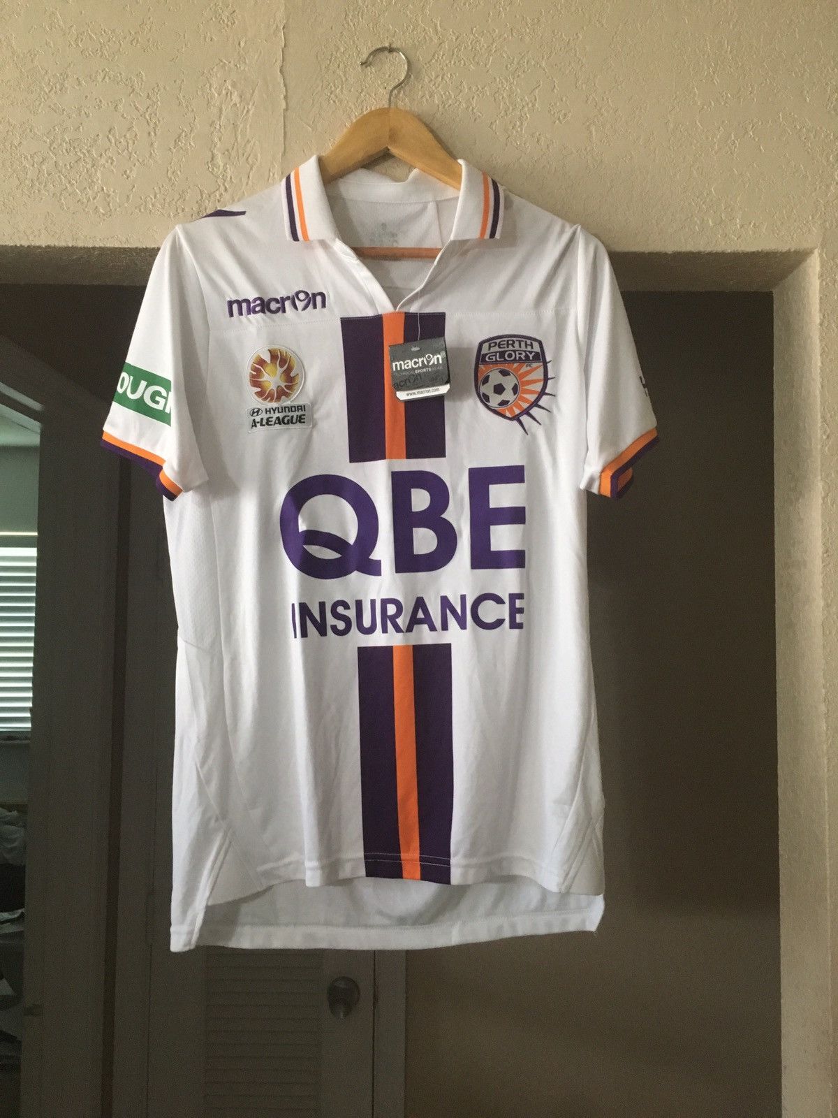Macron 2013-14 PERTH GLORY AWAY JERSEY S Size US S / EU 44-46 / 1 - 2 Thumbnail
