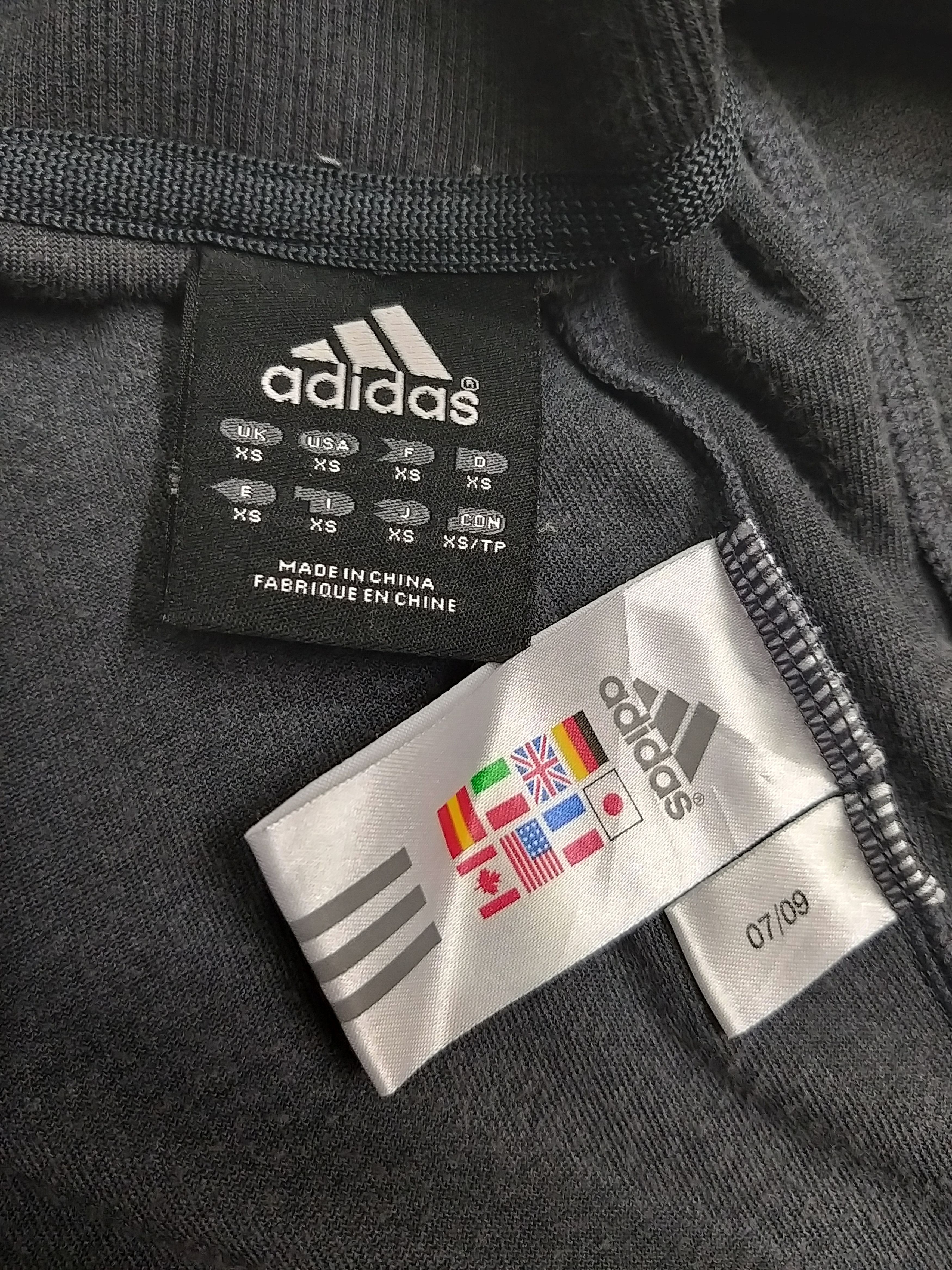 Adidas NICE💥VINTAGE ADIDAS "LIVERPOOL" VELVET ZIPPER SWEATER/JACKET Size US XS / EU 42 / 0 - 11 Thumbnail