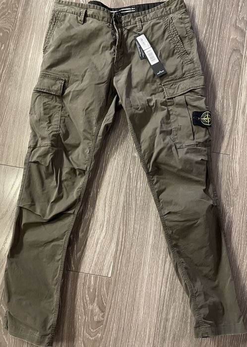 Stone Island Stone Island Cargo Pants Dark Olive. Size 33