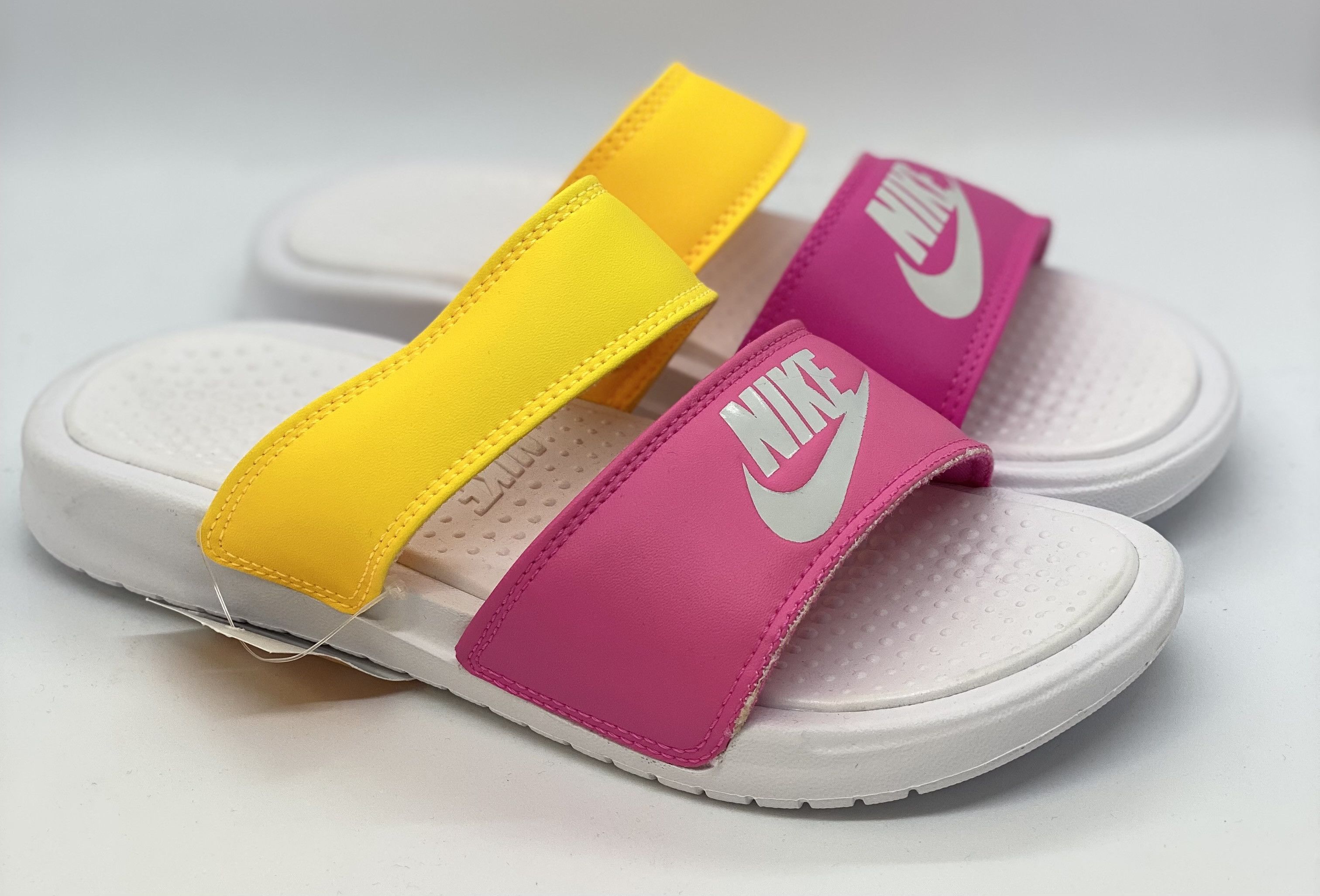 Nike Womens Benassi Duo Ultra Slides -Size 5- [819717-102]