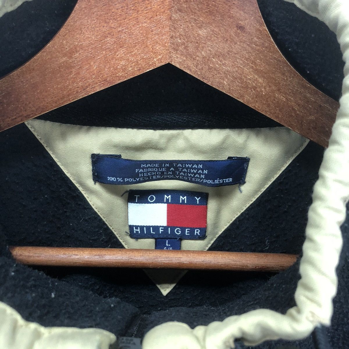 Tommy Hilfiger Vintage Tommy Hilfiger Outdoor Fleece Sweater Size US L / EU 52-54 / 3 - 6 Thumbnail