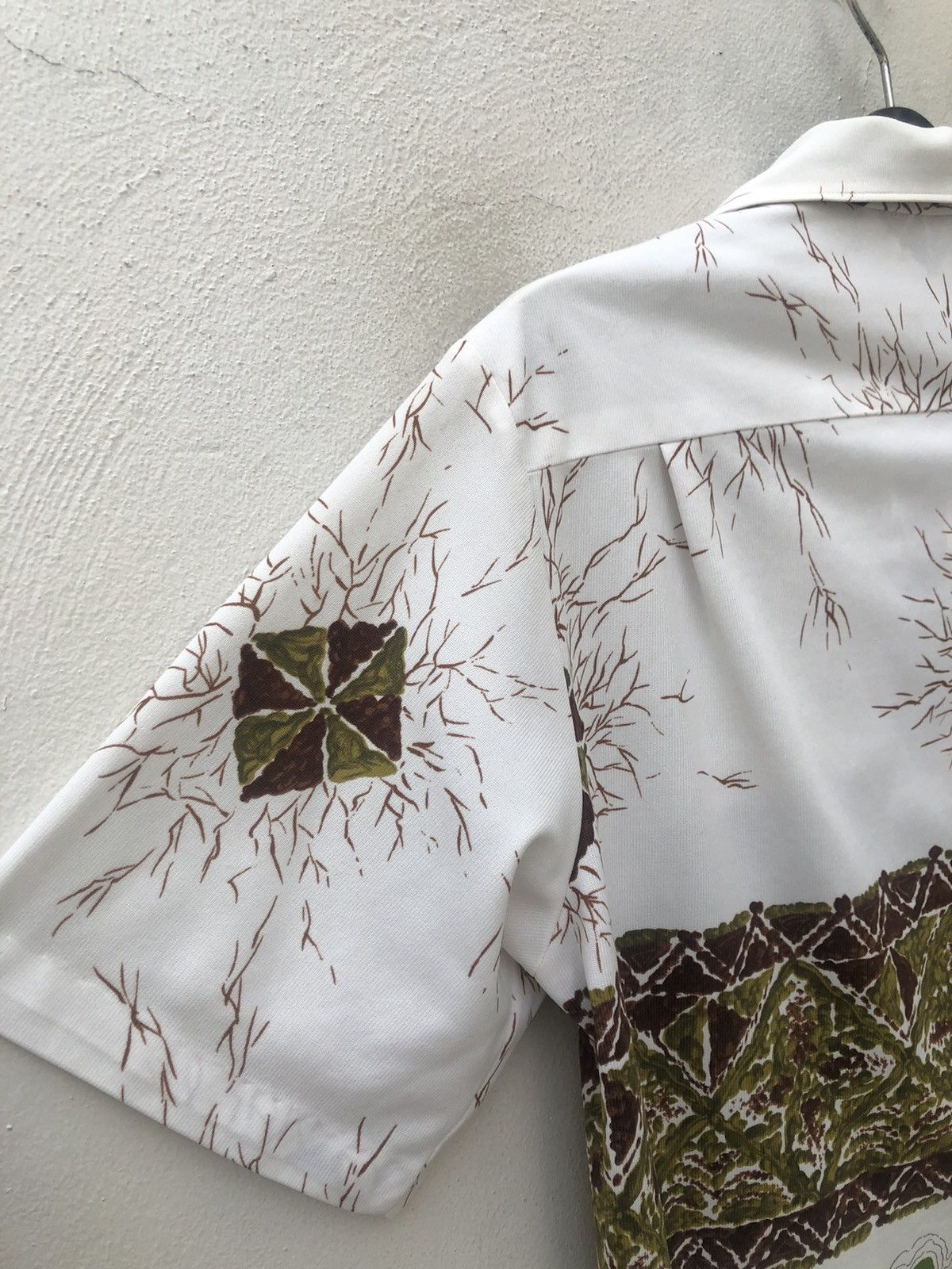Vintage Vintage 70s MALIHINI Tiki Idol Open Collar Hawaiian Shirt Size US M / EU 48-50 / 2 - 15 Thumbnail
