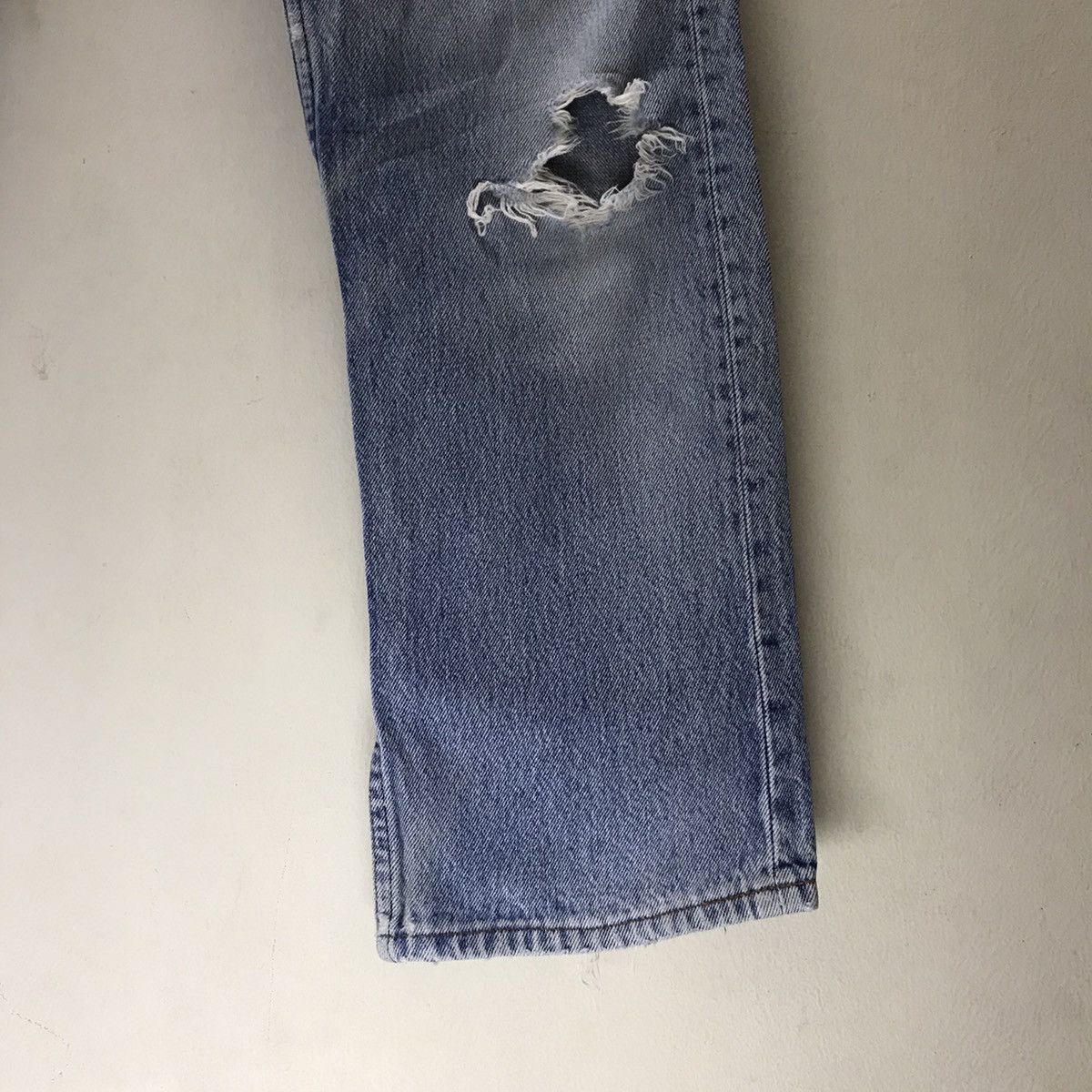Levi's Vintage 80s Levis 501 Distressed Denim Lightwash CobainStyle Size US 30 / EU 46 - 9 Thumbnail