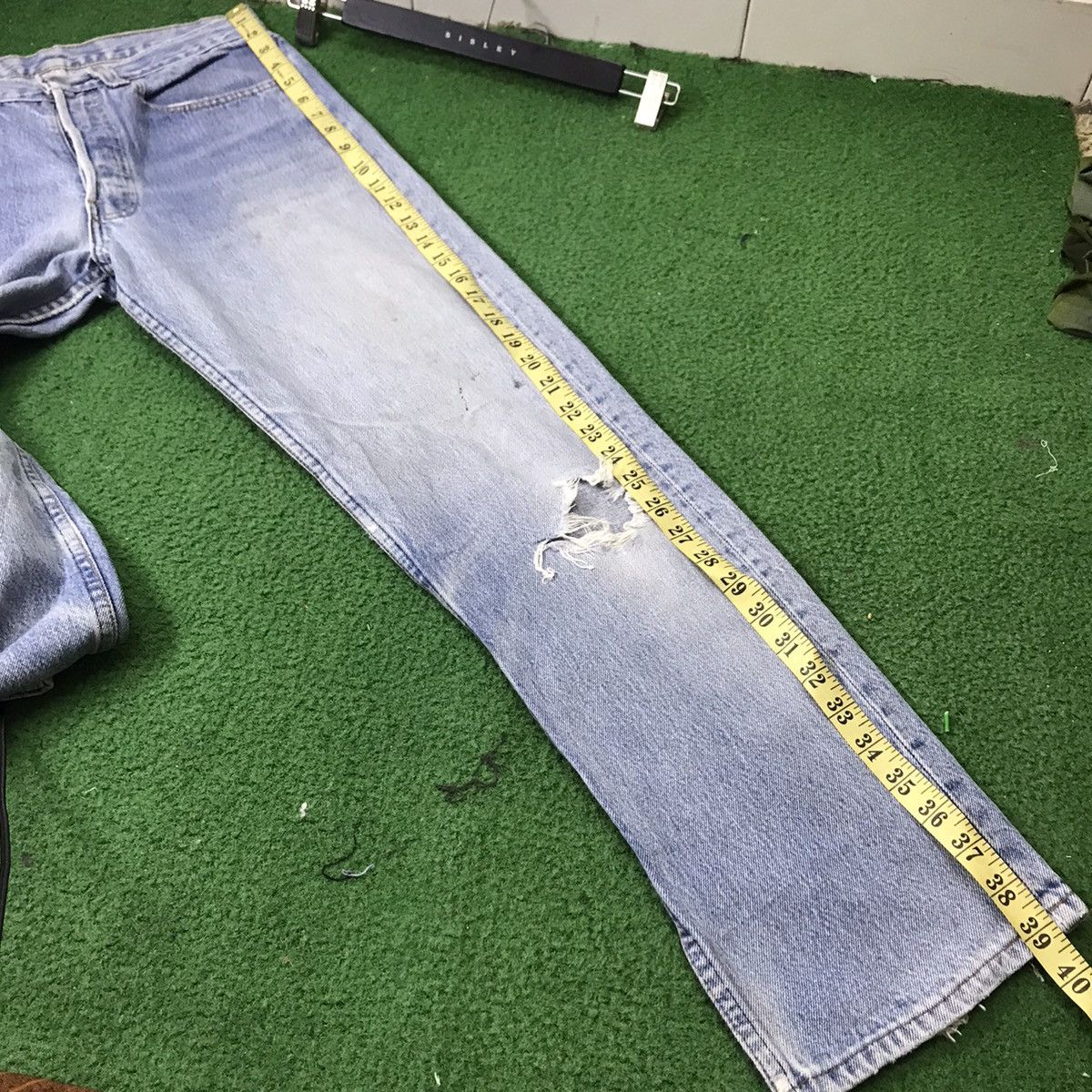 Levi's Vintage 80s Levis 501 Distressed Denim Lightwash CobainStyle Size US 30 / EU 46 - 23 Thumbnail