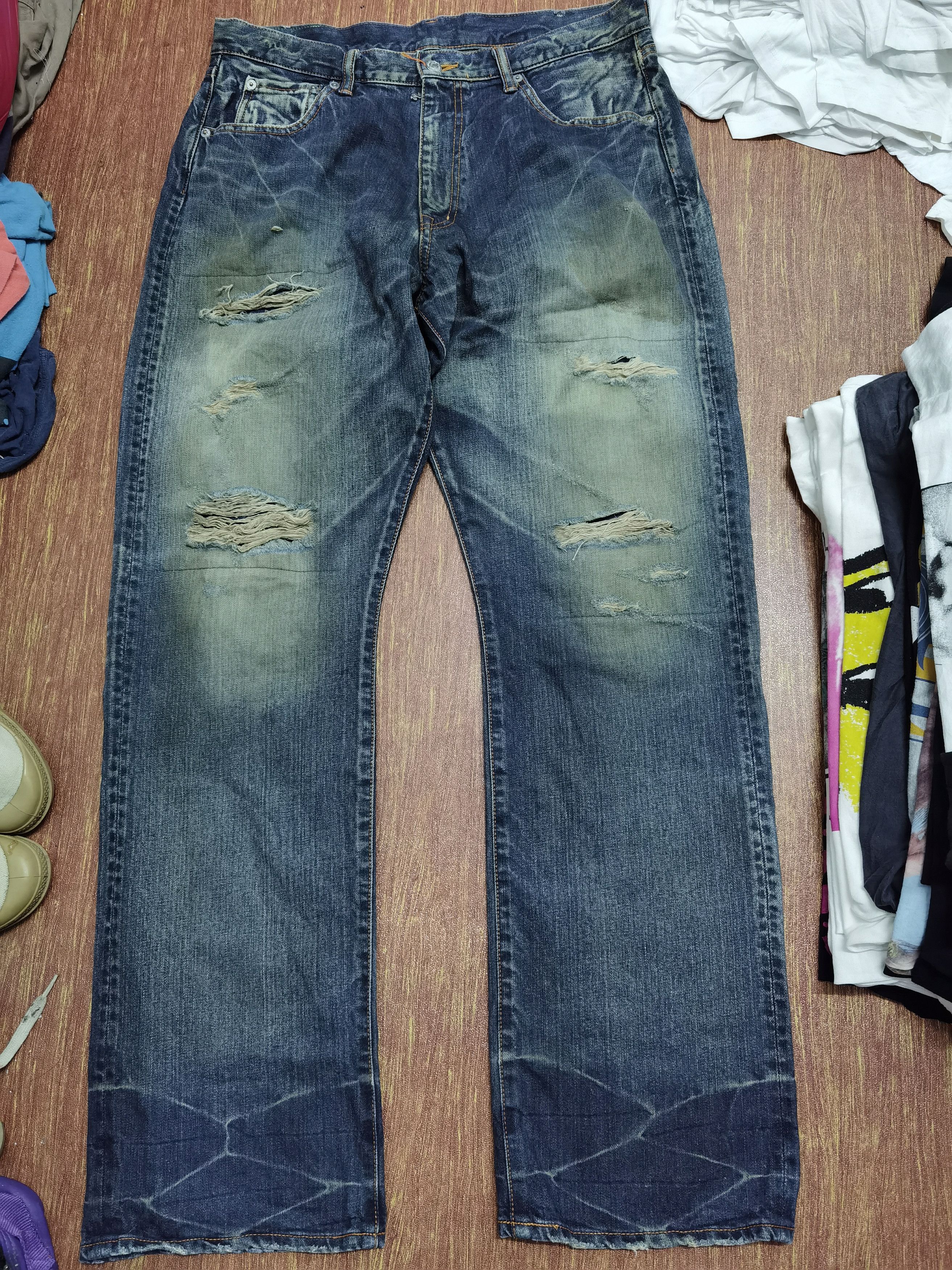 Japanese Brand Distressed swagger denim 2006 production Size US 35 - 3 Thumbnail
