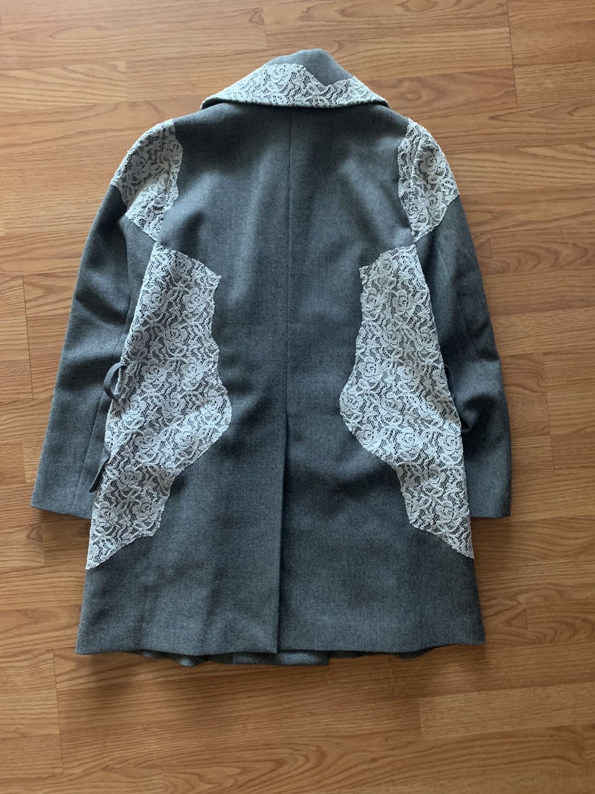 Issey Miyake FW05 Lace Trenchcoat Size S / US 4 / IT 40 - 4 Thumbnail