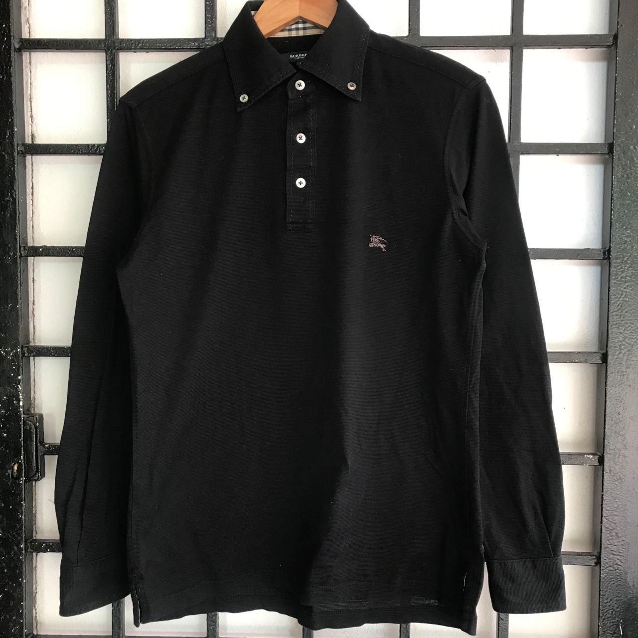 Burberry 🔥Nice! BURBERRY LONDON Black Shirt Made in Japan Size US S / EU 44-46 / 1 - 1 Thumbnail