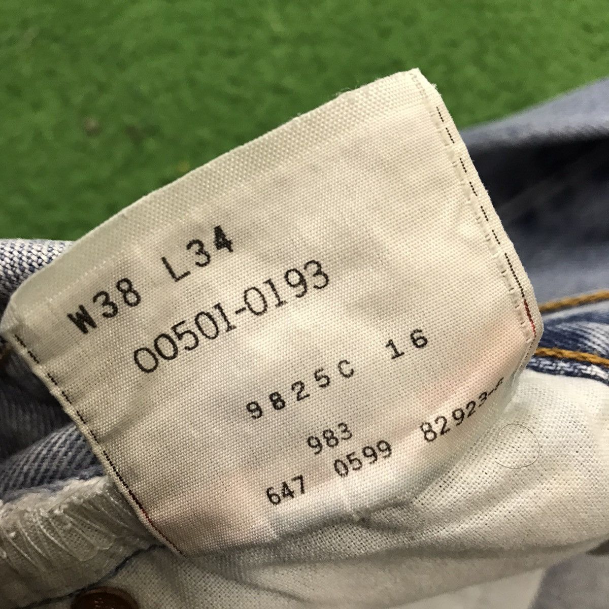 Levi's Vintage Levis 501 Light Wash Nice Faded Jeans Size US 38 / EU 54 - 21 Thumbnail