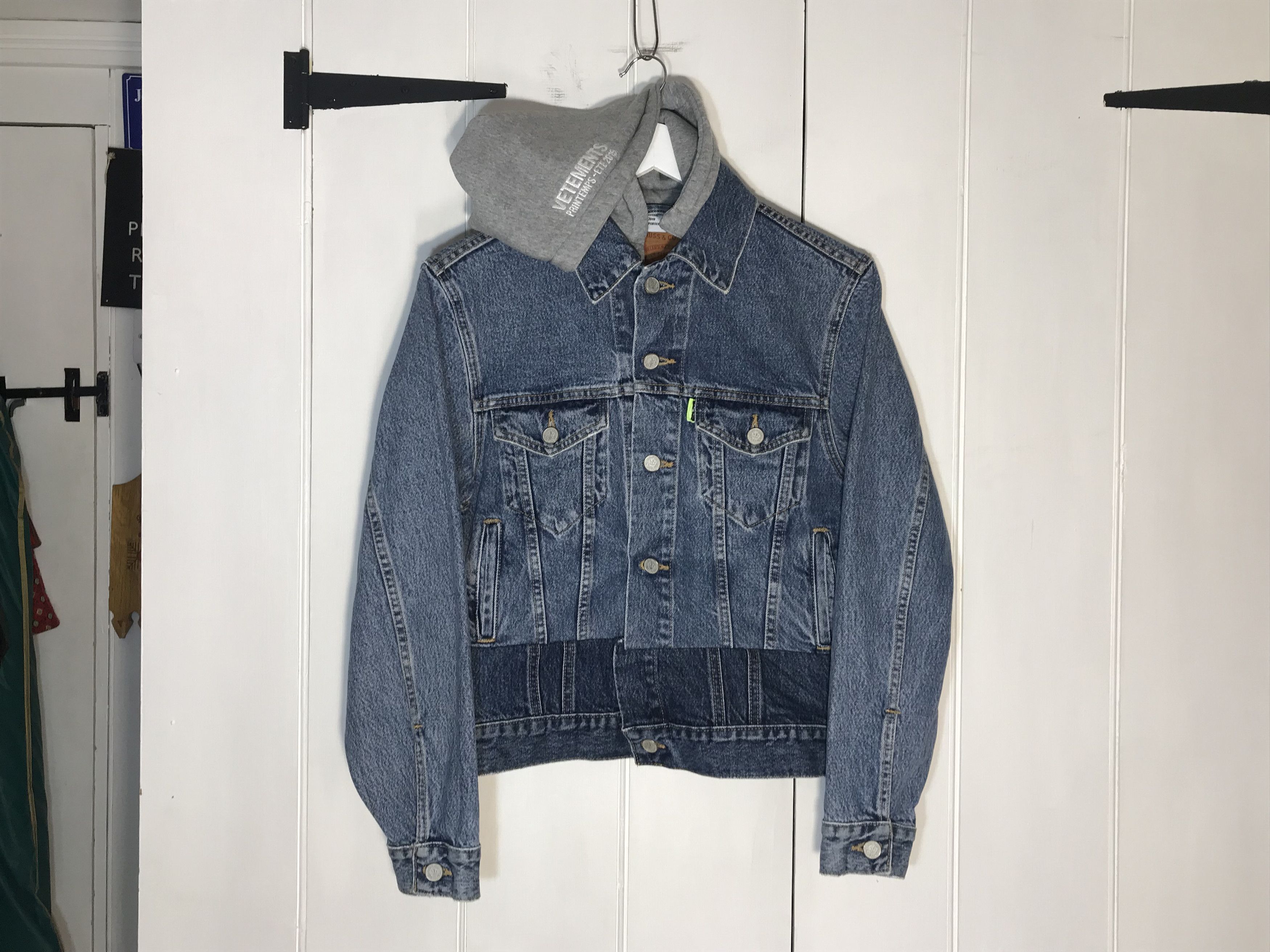 Levi's × Levi's Vintage Clothing × Vetements Reworked Denim Jacket Detachable Hood Size US XS / EU 42 / 0 - 1 Thumbnail