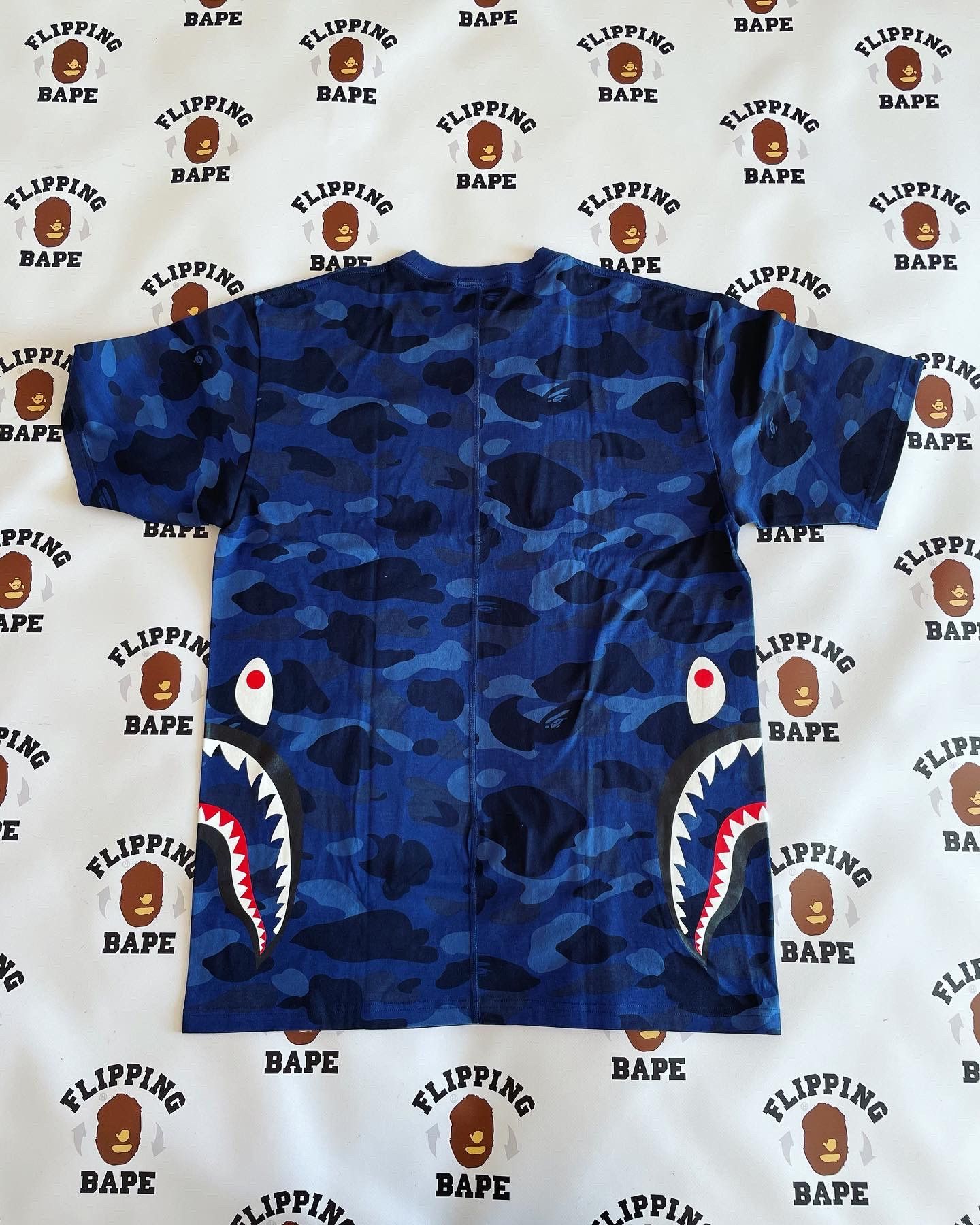 Bape COLOR CAMO SIDE SHARK TEE Size US XXL / EU 58 / 5 - 1 Thumbnail
