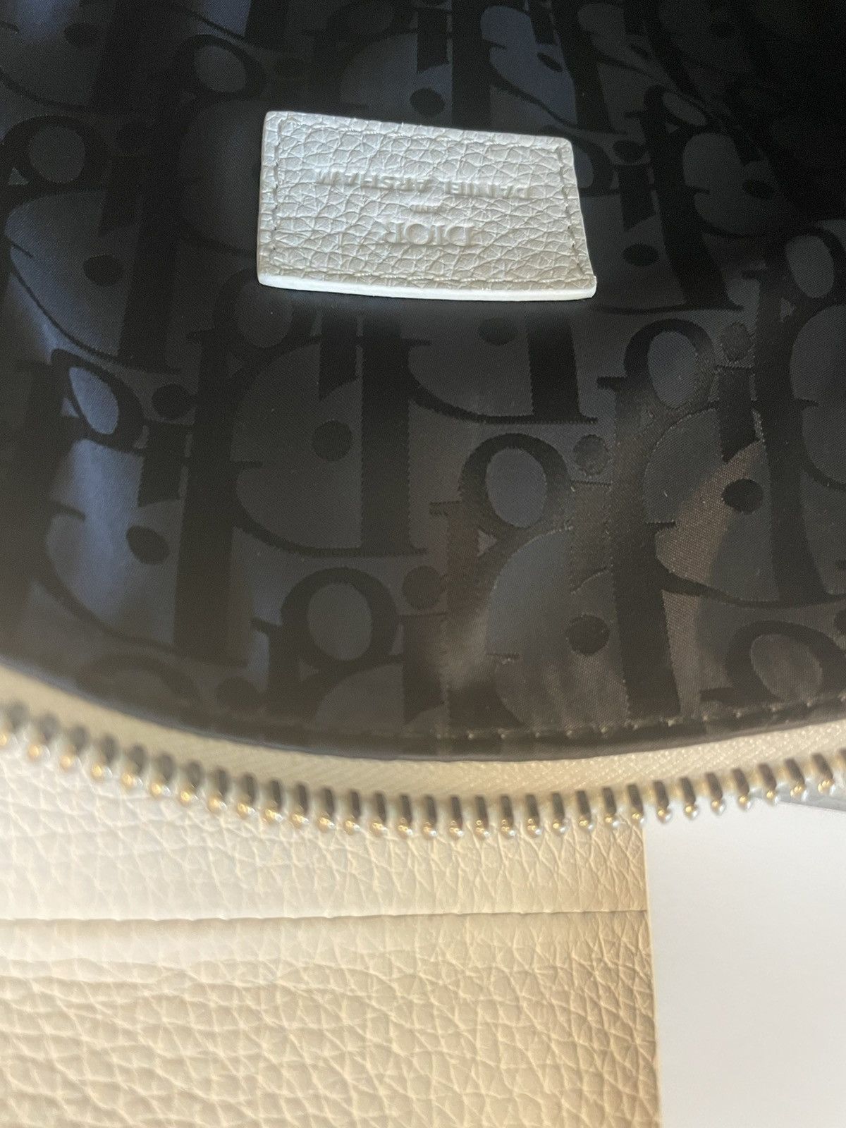 Daniel Arsham × Dior Dior x Daniel Arsham SS20 Saddle Bag calf RUNWAY newspaper Size ONE SIZE - 7 Thumbnail
