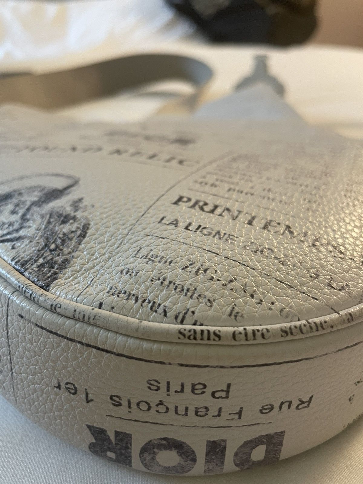 Daniel Arsham × Dior Dior x Daniel Arsham SS20 Saddle Bag calf RUNWAY newspaper Size ONE SIZE - 5 Thumbnail