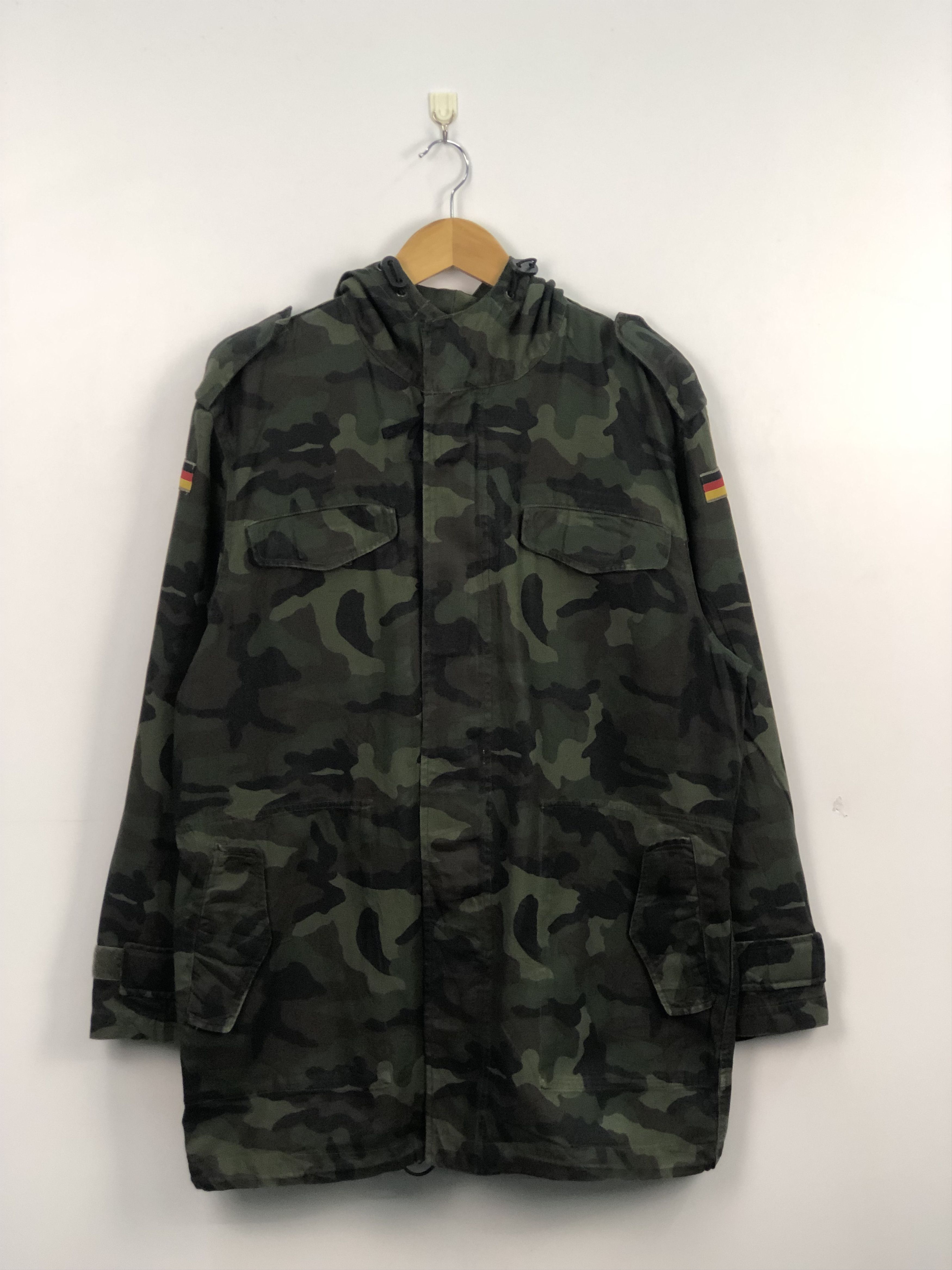 Vintage Vintage 90s Army Germany Camo Jacket J0298 Size US L / EU 52-54 / 3 - 1 Thumbnail