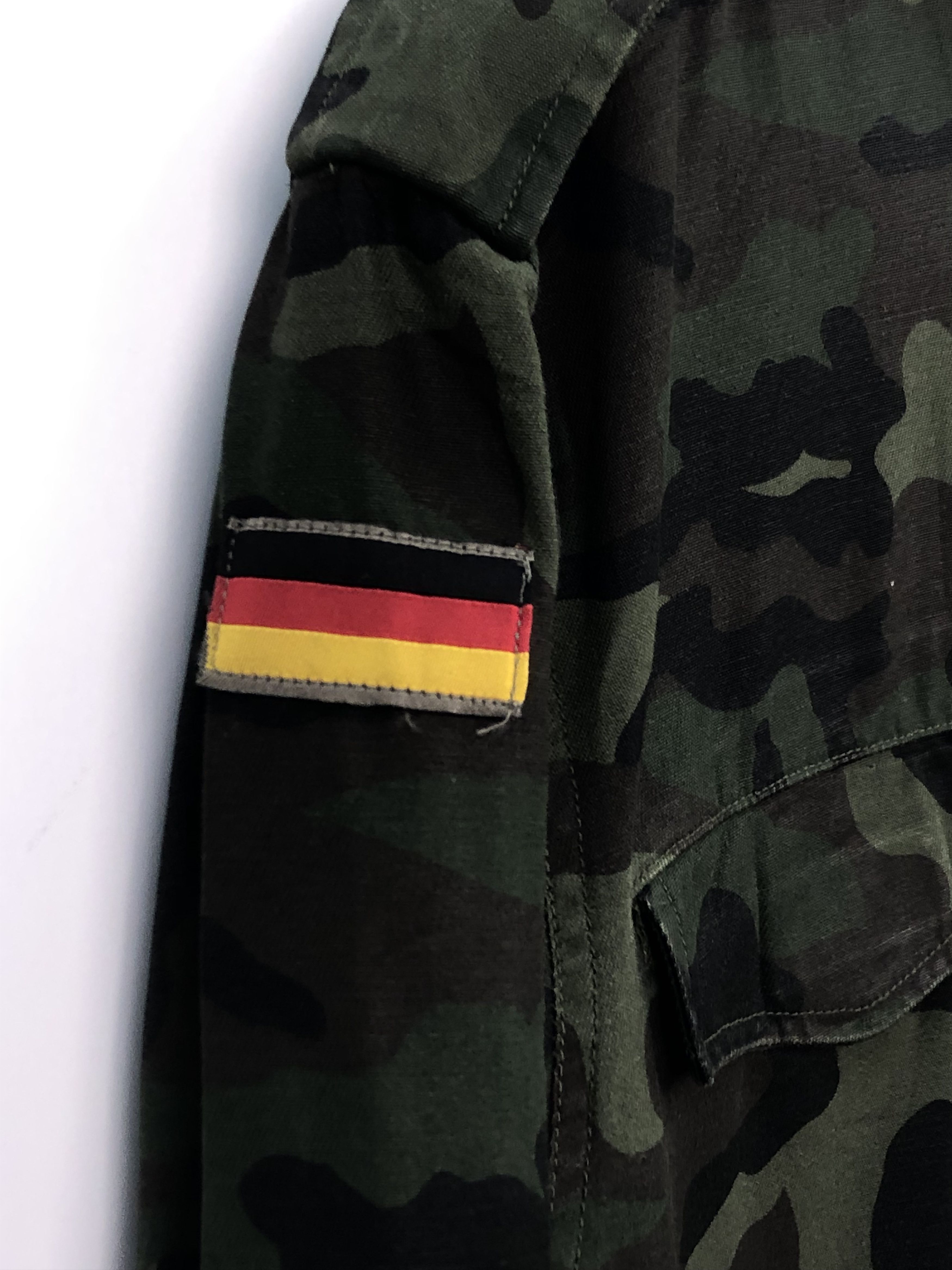 Vintage Vintage 90s Army Germany Camo Jacket J0298 Size US L / EU 52-54 / 3 - 8 Thumbnail