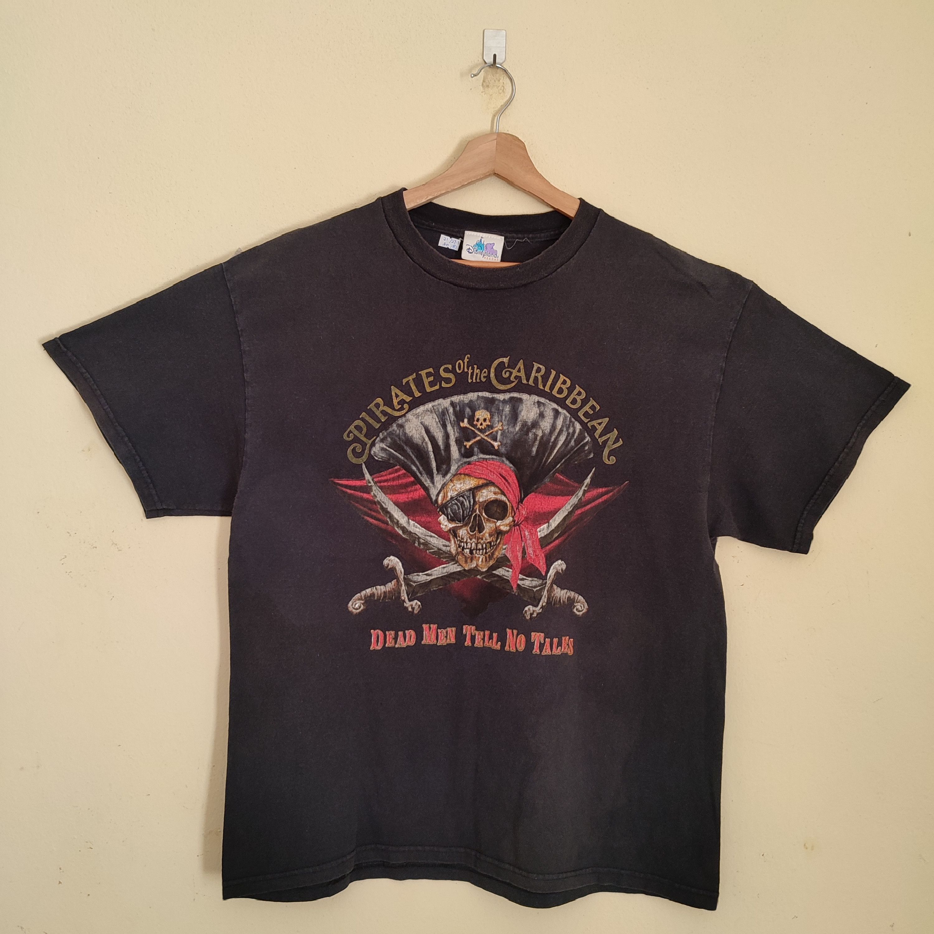 Disney × Vintage Pirates of the Carribbean Movie Skulls Design Disney Tshirt Size US L / EU 52-54 / 3 - 1 Thumbnail