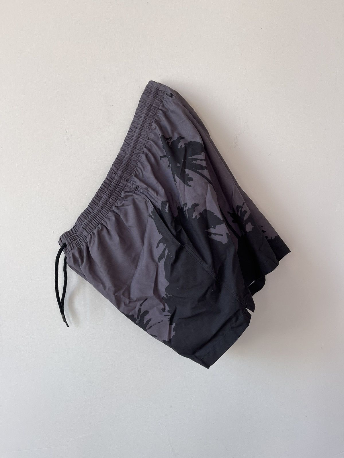Dries Van Noten Dries Van Noten x Len Lye grey palm tree shorts Size US 32 / EU 48 - 6 Thumbnail