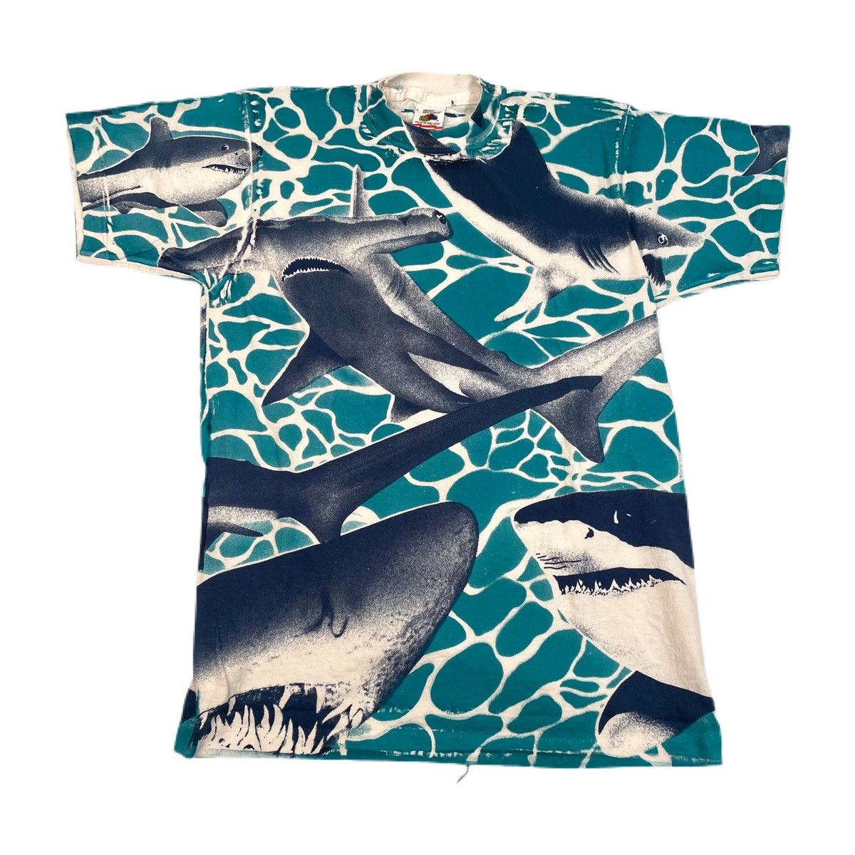 Vintage Shark species all over print single stitch graphic t-shirt Size US S / EU 44-46 / 1 - 1 Preview