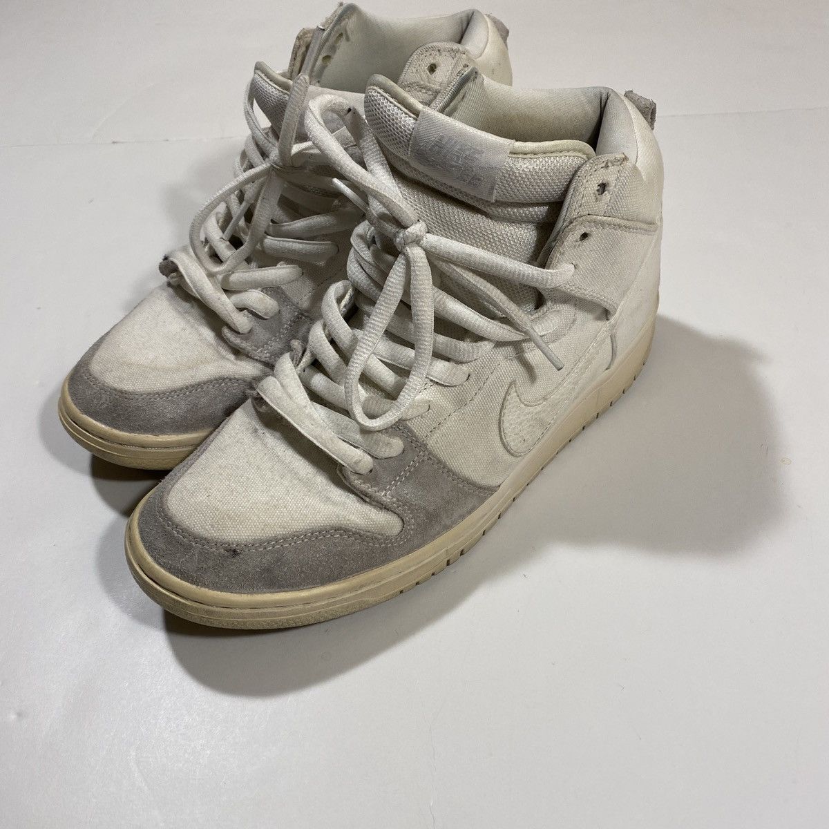 Nike × Vintage Dunk High Pro SB Metallic Summit White Size US 9 / EU 42 - 1 Thumbnail