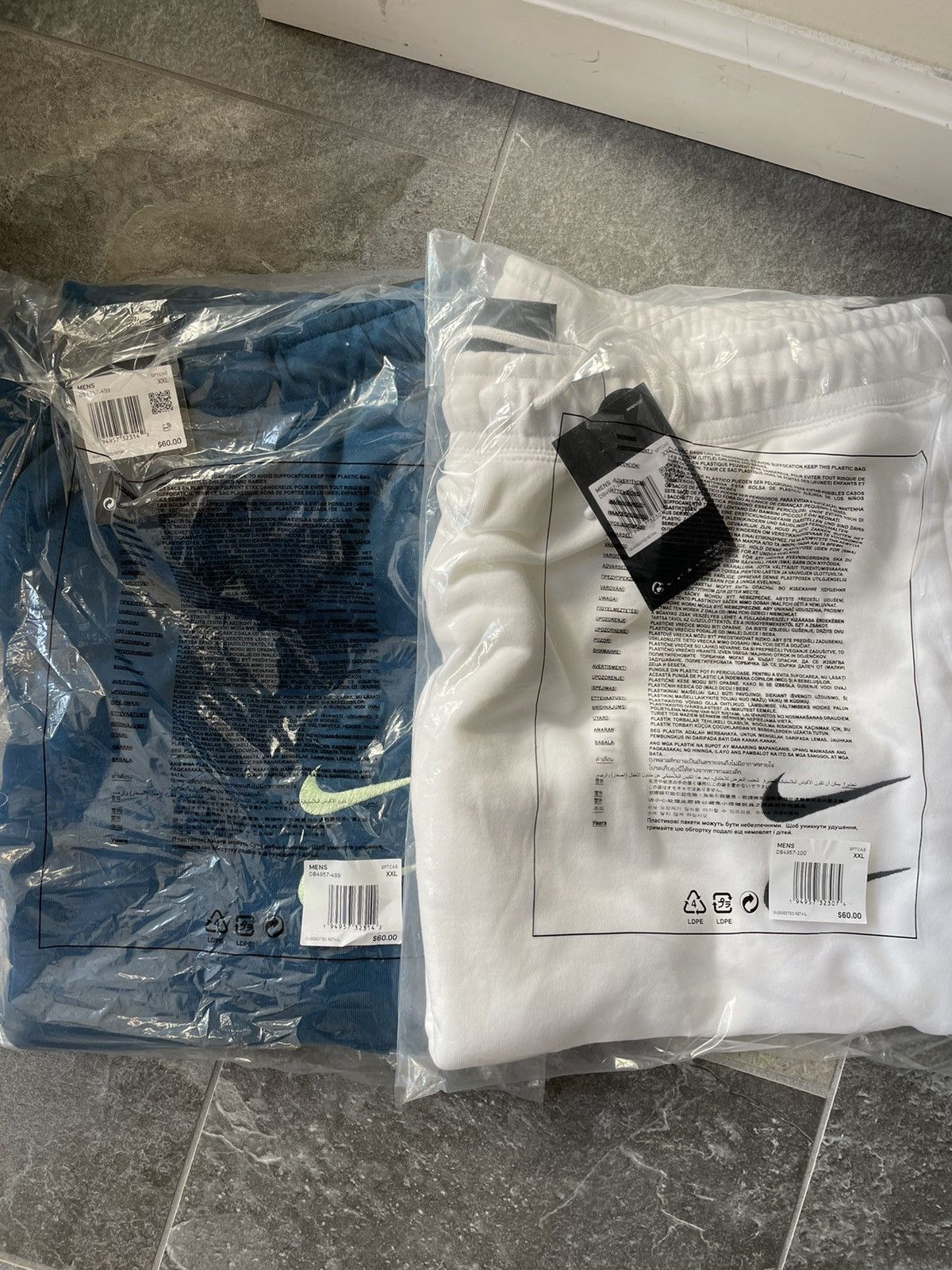 Nike 2XL Embroidered Swoosh French Terrycloth Nike Sport Shorts Size US 42 / EU 58 - 2 Thumbnail