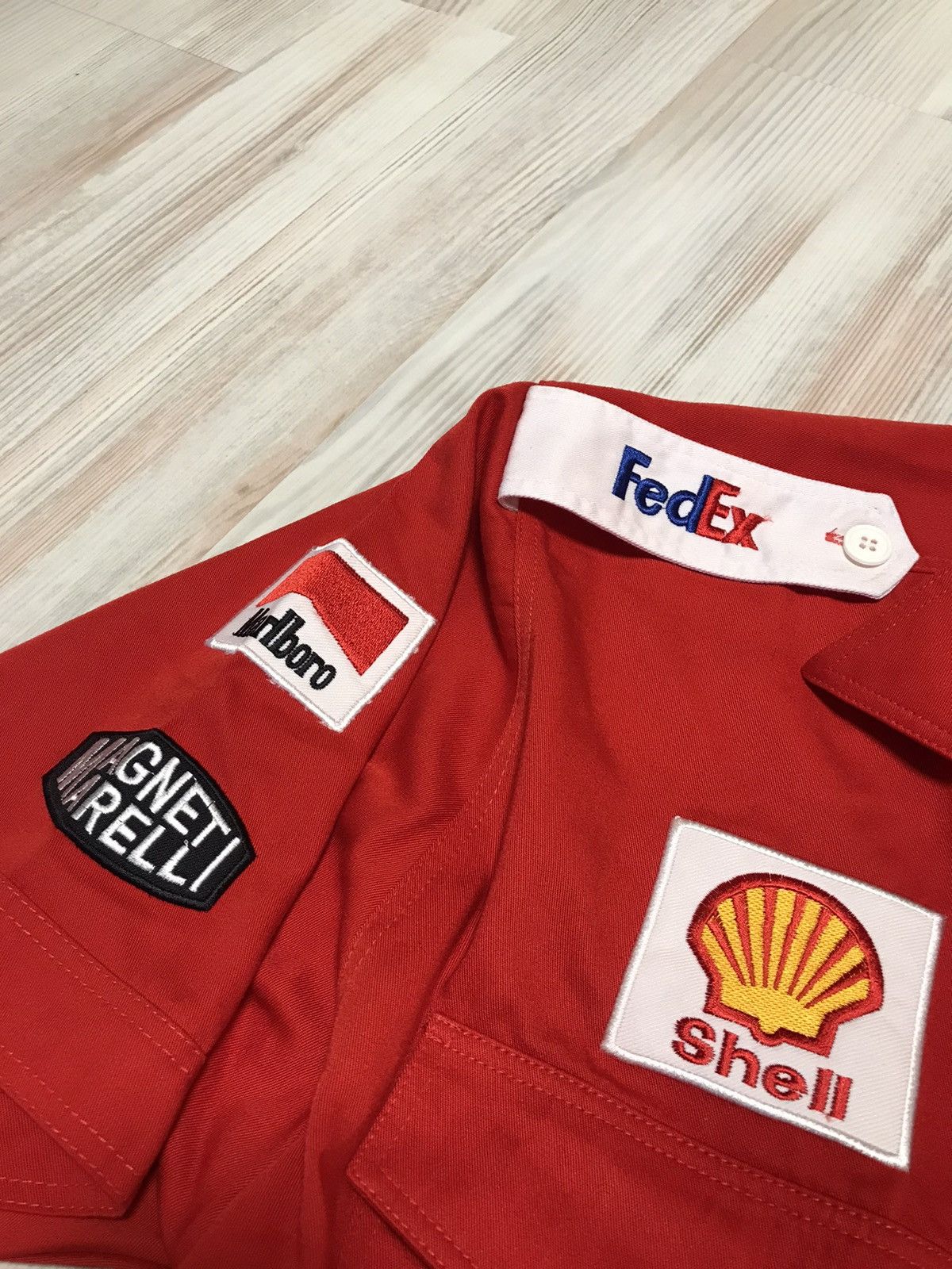 Ferrari × Marlboro × Tommy Hilfiger Vintage 2001 marlboro shirt shell red size L fedex rare Size US L / EU 52-54 / 3 - 5 Thumbnail