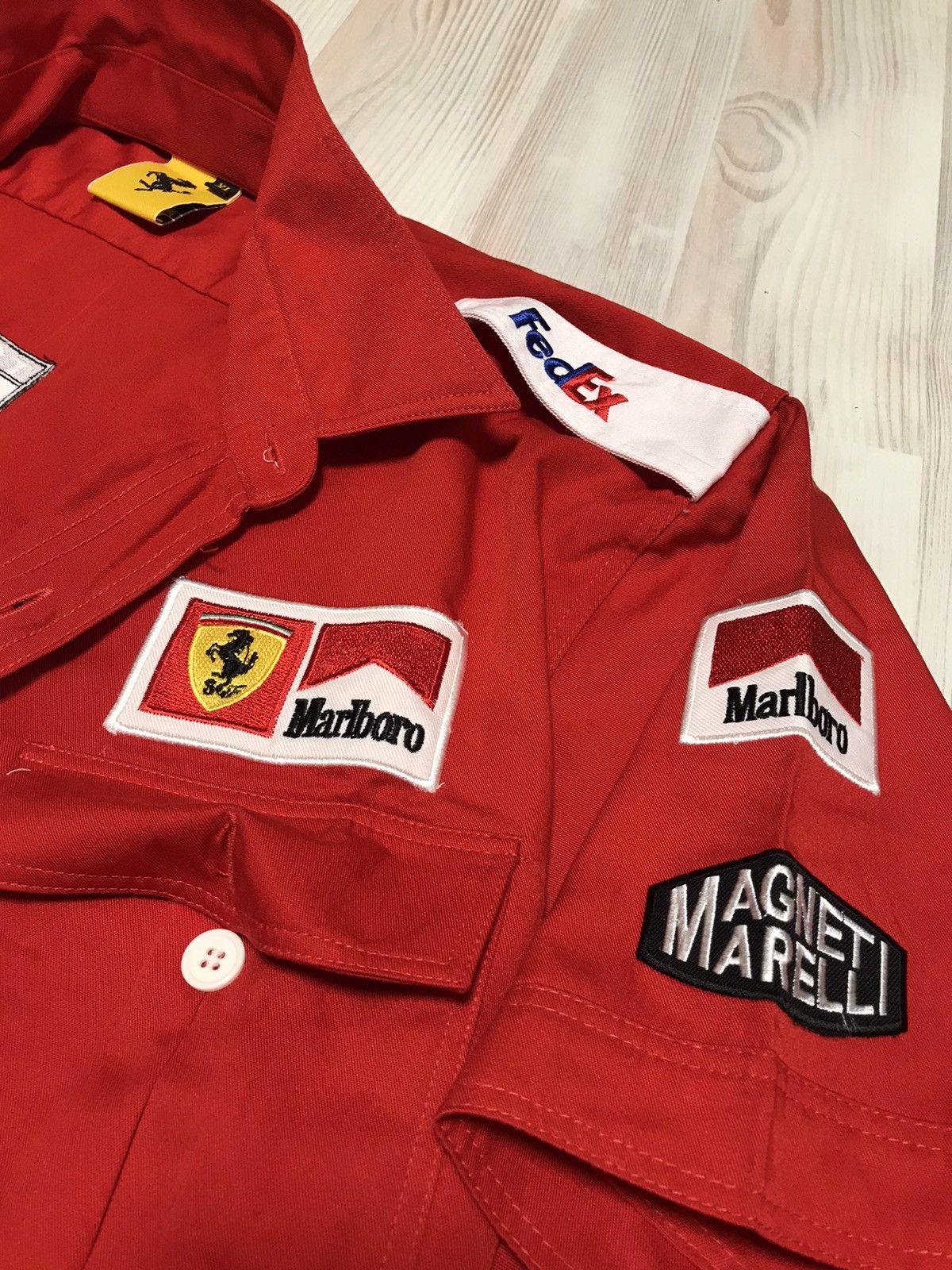 Ferrari × Marlboro × Tommy Hilfiger Vintage 2001 marlboro shirt shell red size L fedex rare Size US L / EU 52-54 / 3 - 4 Thumbnail