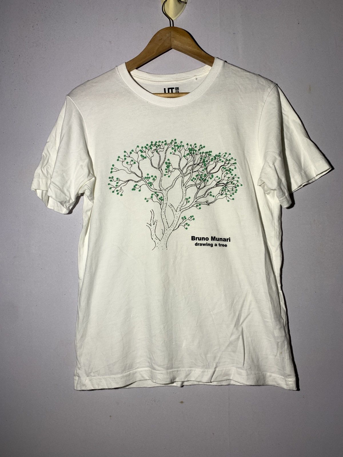 Uniqlo BRUNO MUNARI ITALIAN ARTIST DESIGNER X UNIQLO TEE | Grailed