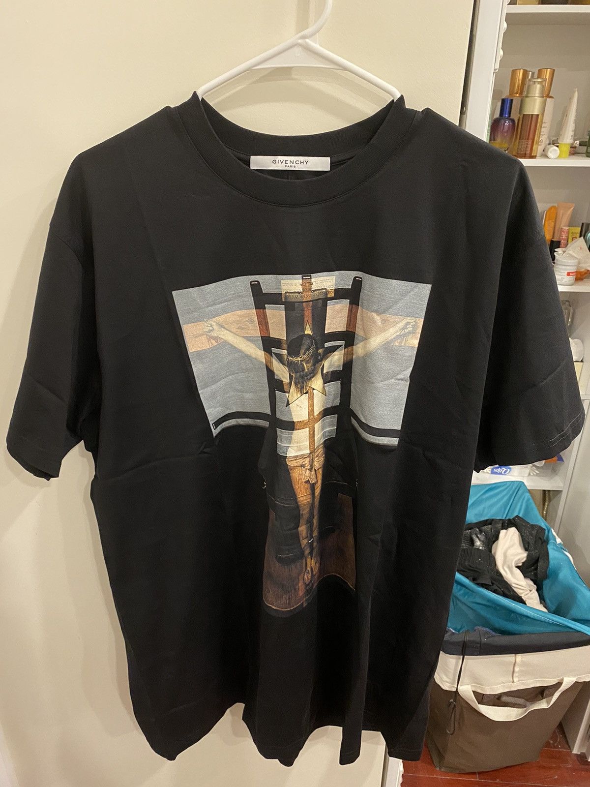 Givenchy jesus cross hotsell
