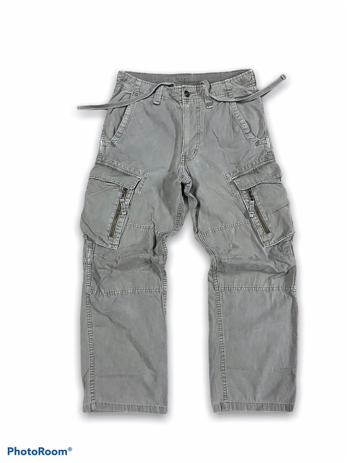 image of Uniqlo Big Pockets Cargo Pants in Grey, Men's (Size 30)