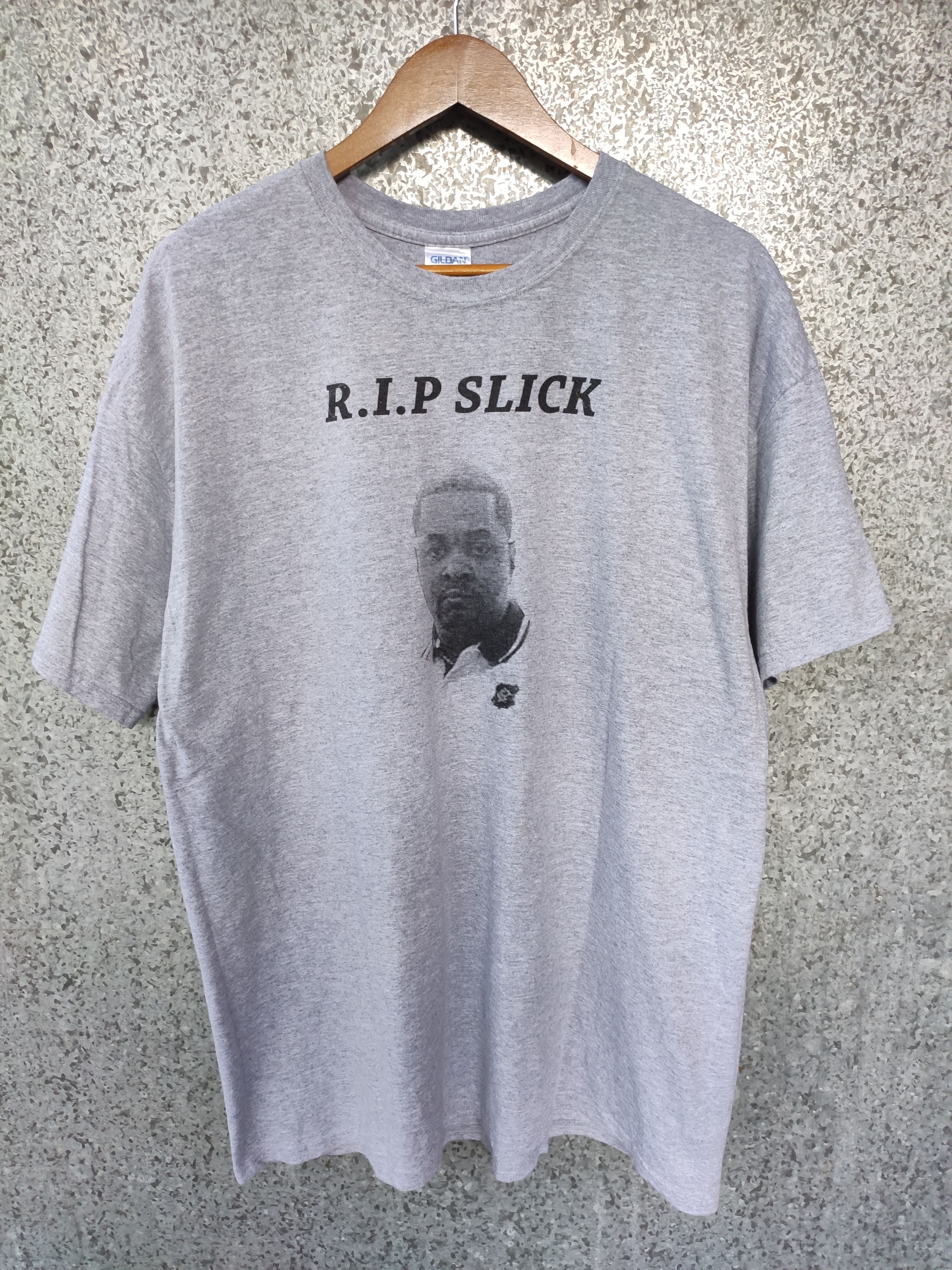 Band Tees R.i.p Slick t shirt Size US L / EU 52-54 / 3 - 1 Thumbnail