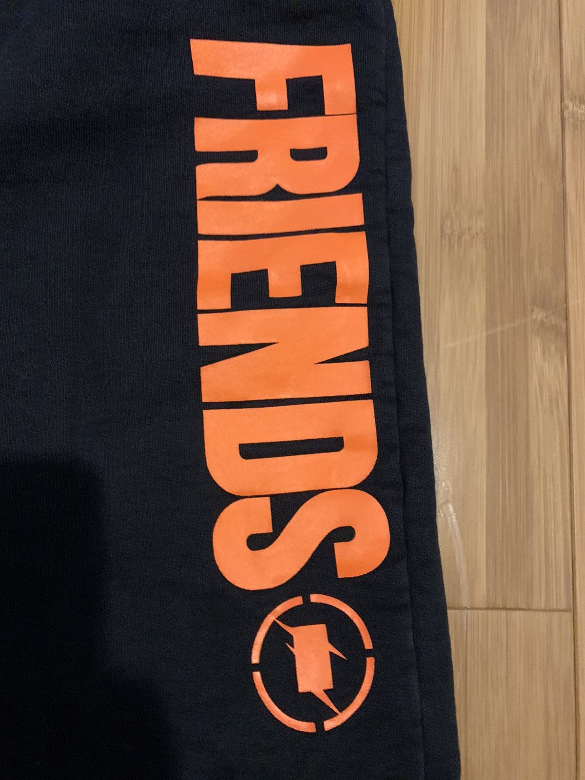 Fragment Design × Vlone Vlone x Fragment Design Friends Sweatpants Size US 34 / EU 50 - 2 Thumbnail