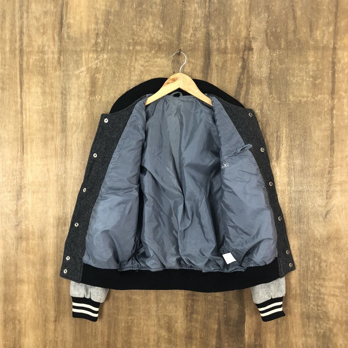 Japanese Brand VINTAGE JAPANESE BRAND GREY WOOL VARSITY JACKET #1867 Size US M / EU 48-50 / 2 - 5 Thumbnail