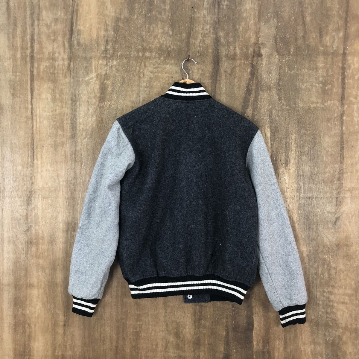 Japanese Brand VINTAGE JAPANESE BRAND GREY WOOL VARSITY JACKET #1867 Size US M / EU 48-50 / 2 - 8 Thumbnail