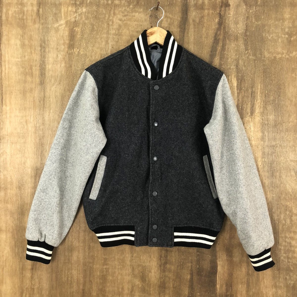Japanese Brand VINTAGE JAPANESE BRAND GREY WOOL VARSITY JACKET #1867 Size US M / EU 48-50 / 2 - 3 Thumbnail