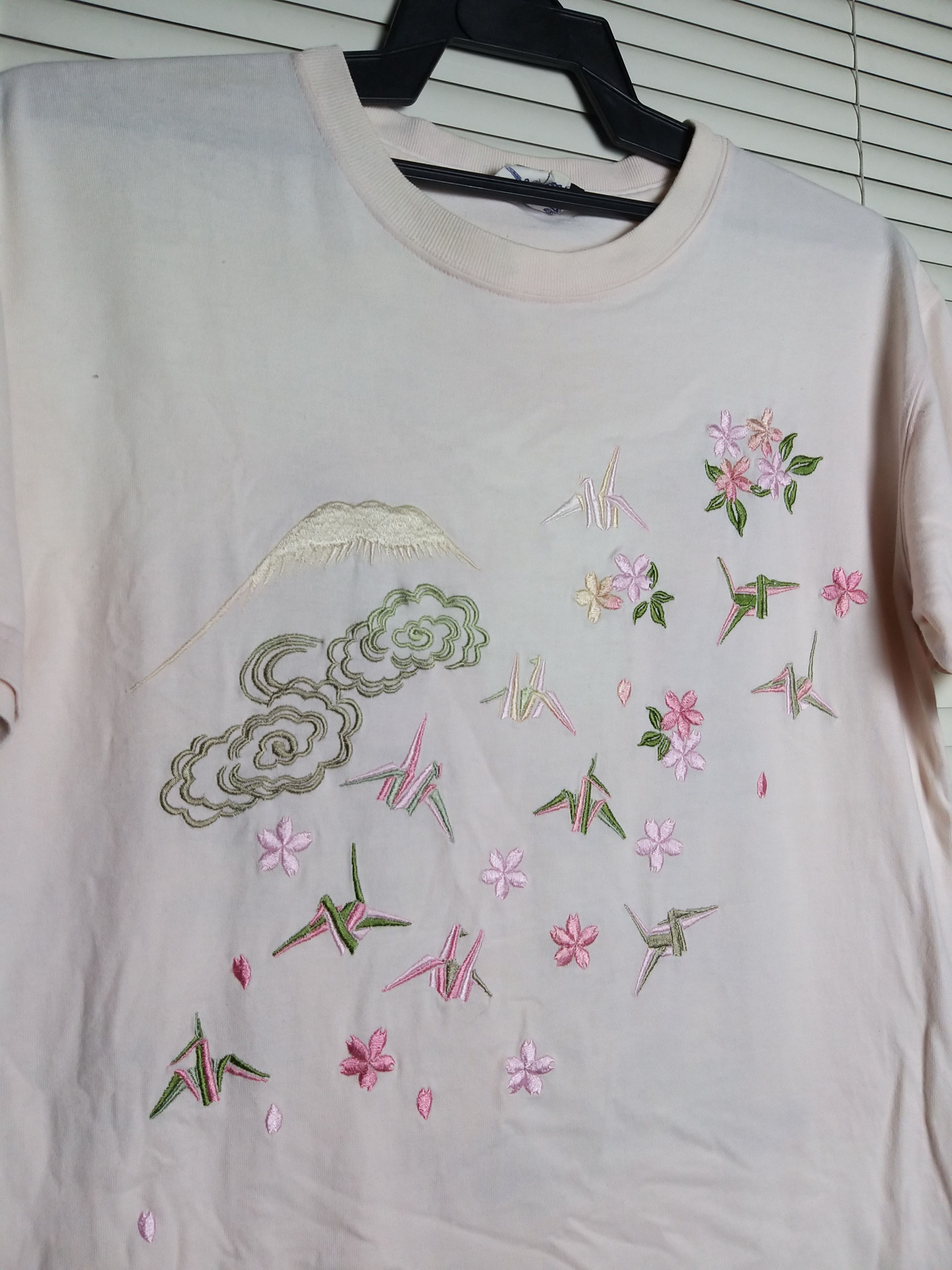 Karakuri Tamashii JAPANESE"GIESHA,TEMPLE AND SAKURA" EMBROIDERY T SHIRT Size US M / EU 48-50 / 2 - 3 Thumbnail