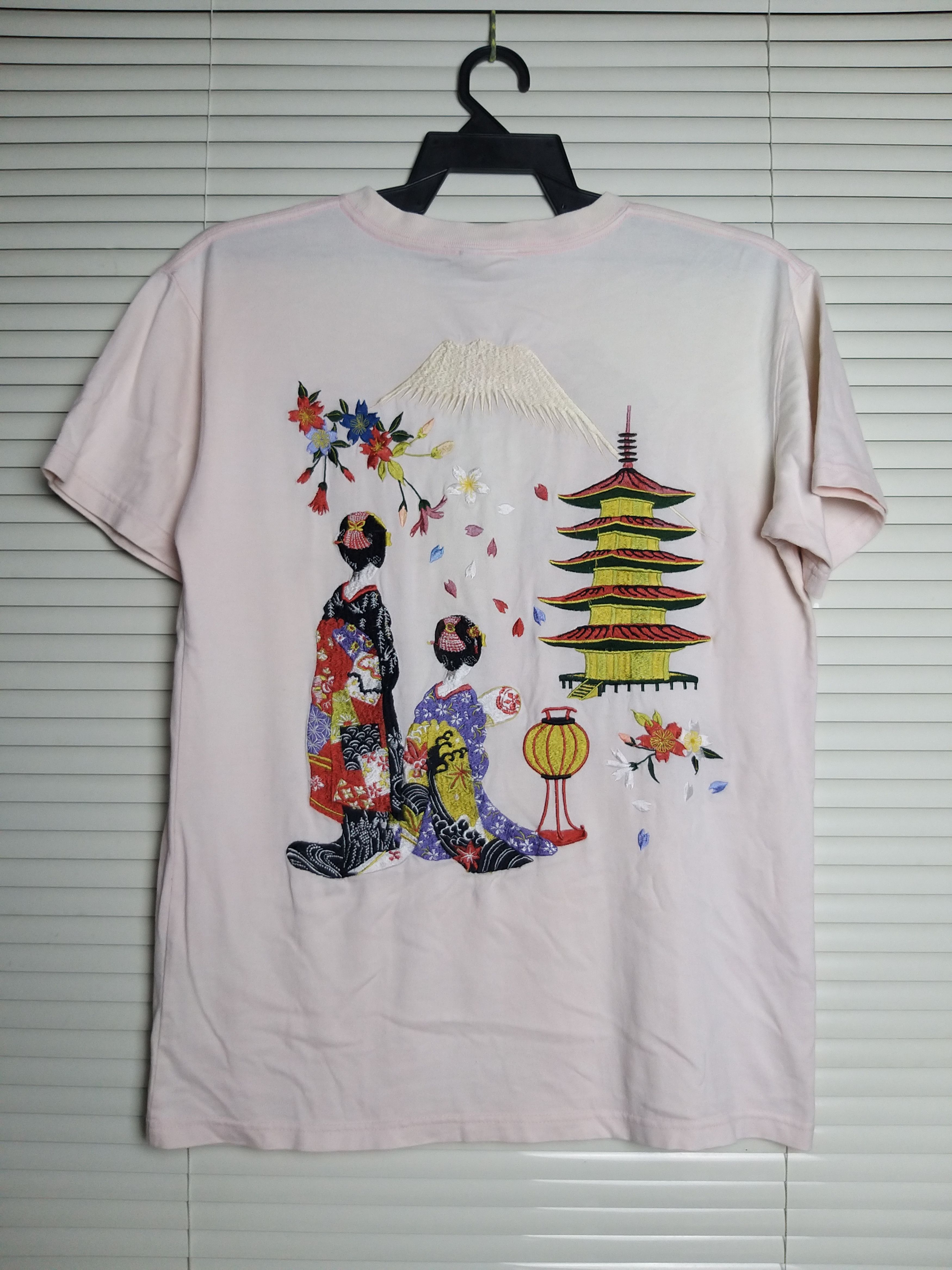 Karakuri Tamashii JAPANESE"GIESHA,TEMPLE AND SAKURA" EMBROIDERY T SHIRT Size US M / EU 48-50 / 2 - 4 Thumbnail
