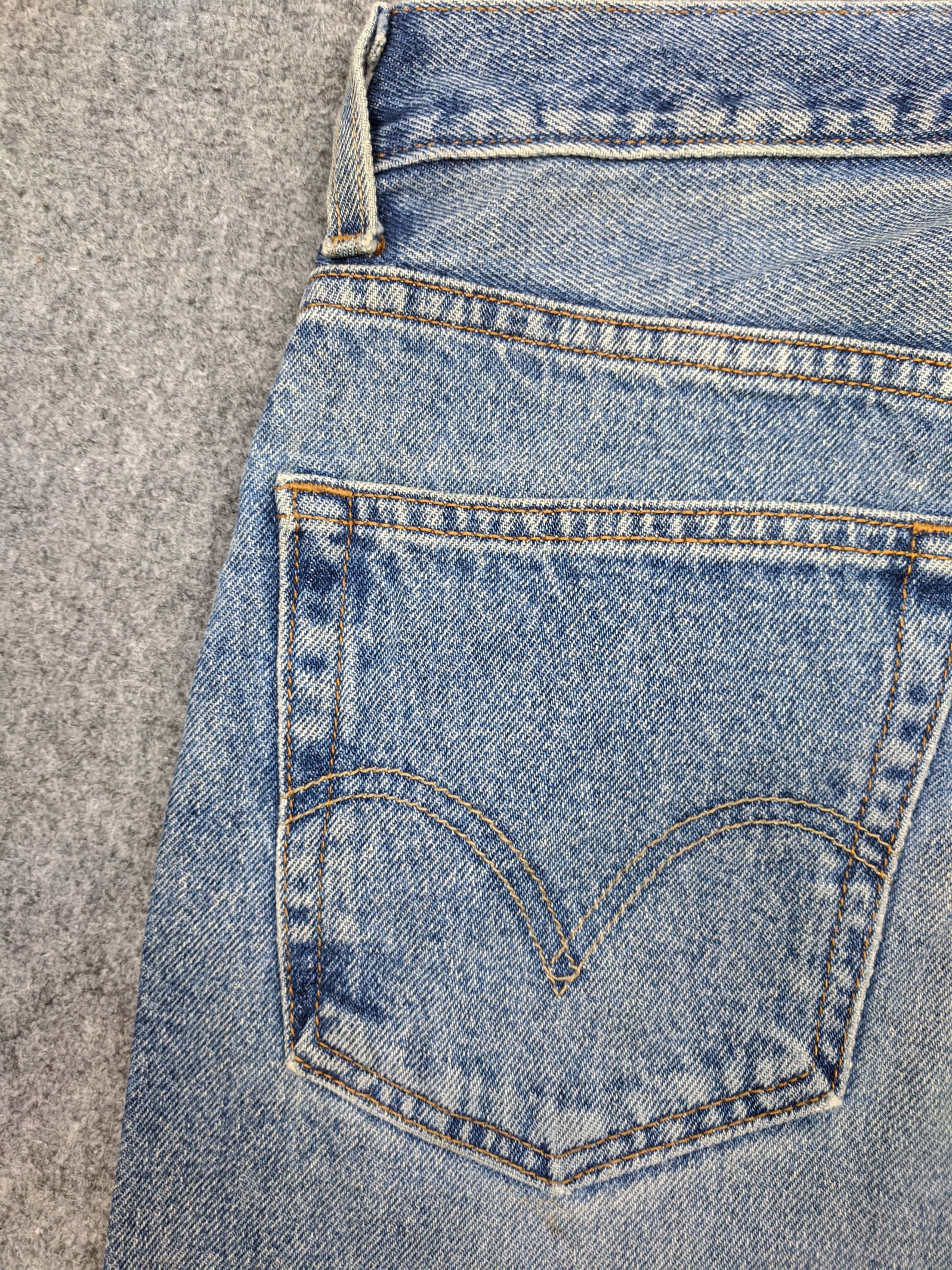 Levi's Vintage Levis 505 Jeans DP0608 Size US 35 - 14 Thumbnail