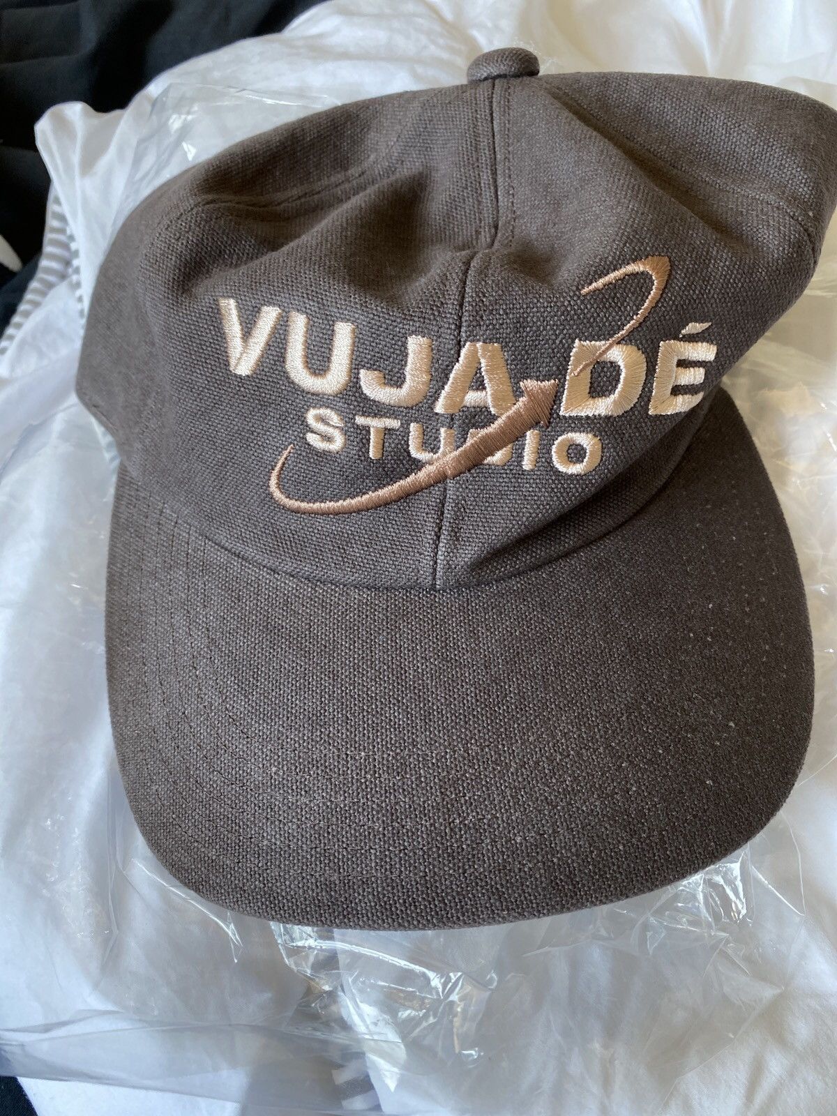PERSIMMON-DYED DIVISOR HAT – VUJA DÉ