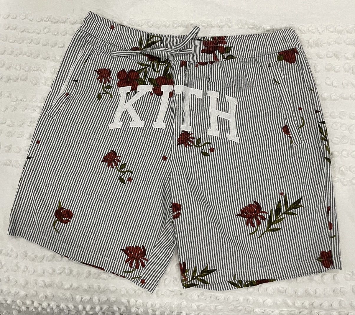 Kith KITH FLORAL SEERSUCKER HARDAWAY SHORTS Size XL | Grailed